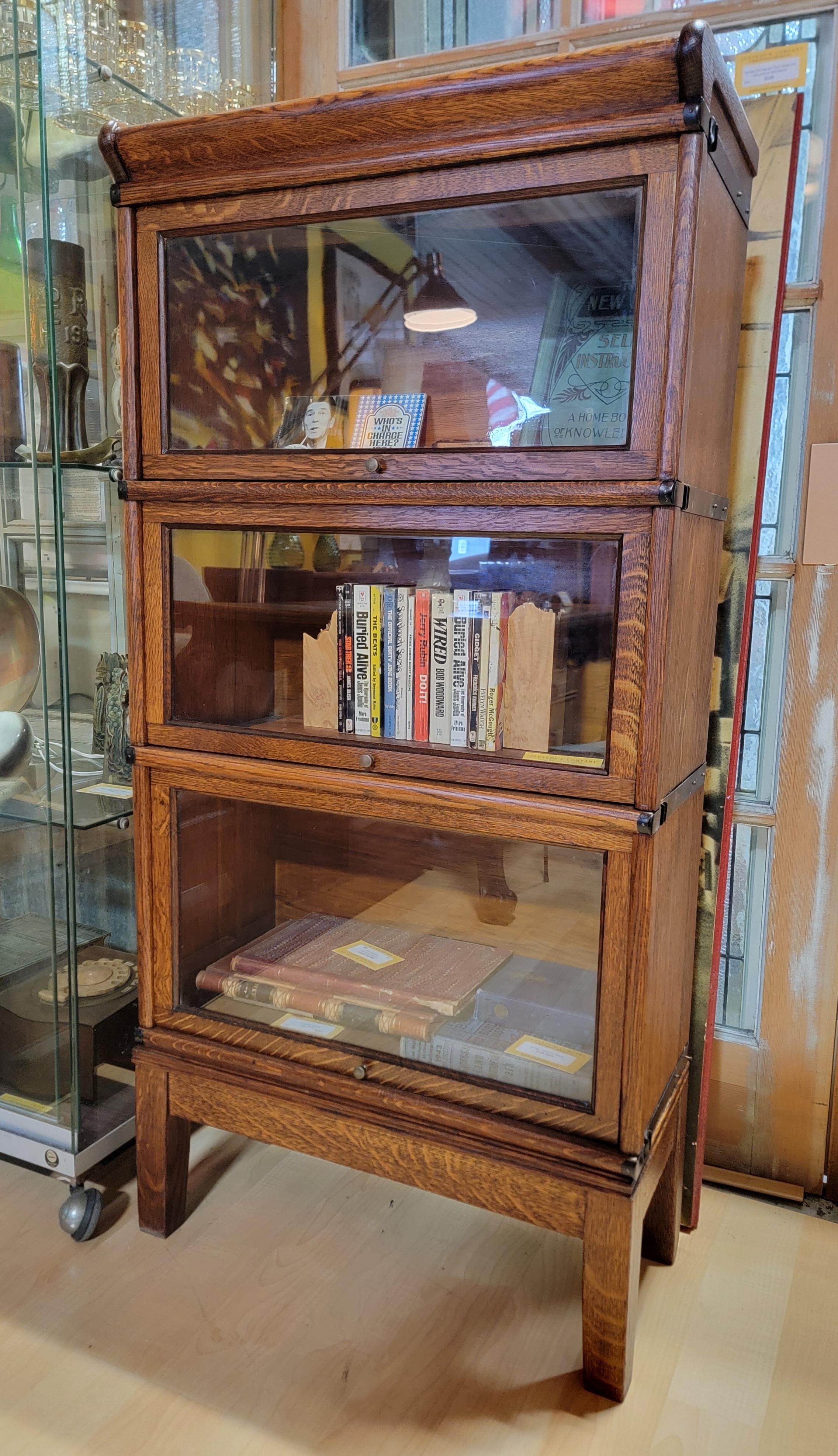 Lawyers Stacking Bookcase by The Globe-Wernicke Company In Good Condition For Sale In Fulton, CA