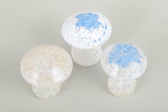 Laxå Glashytta. Set of three decorative mushrooms in art glass. 1970s/80s