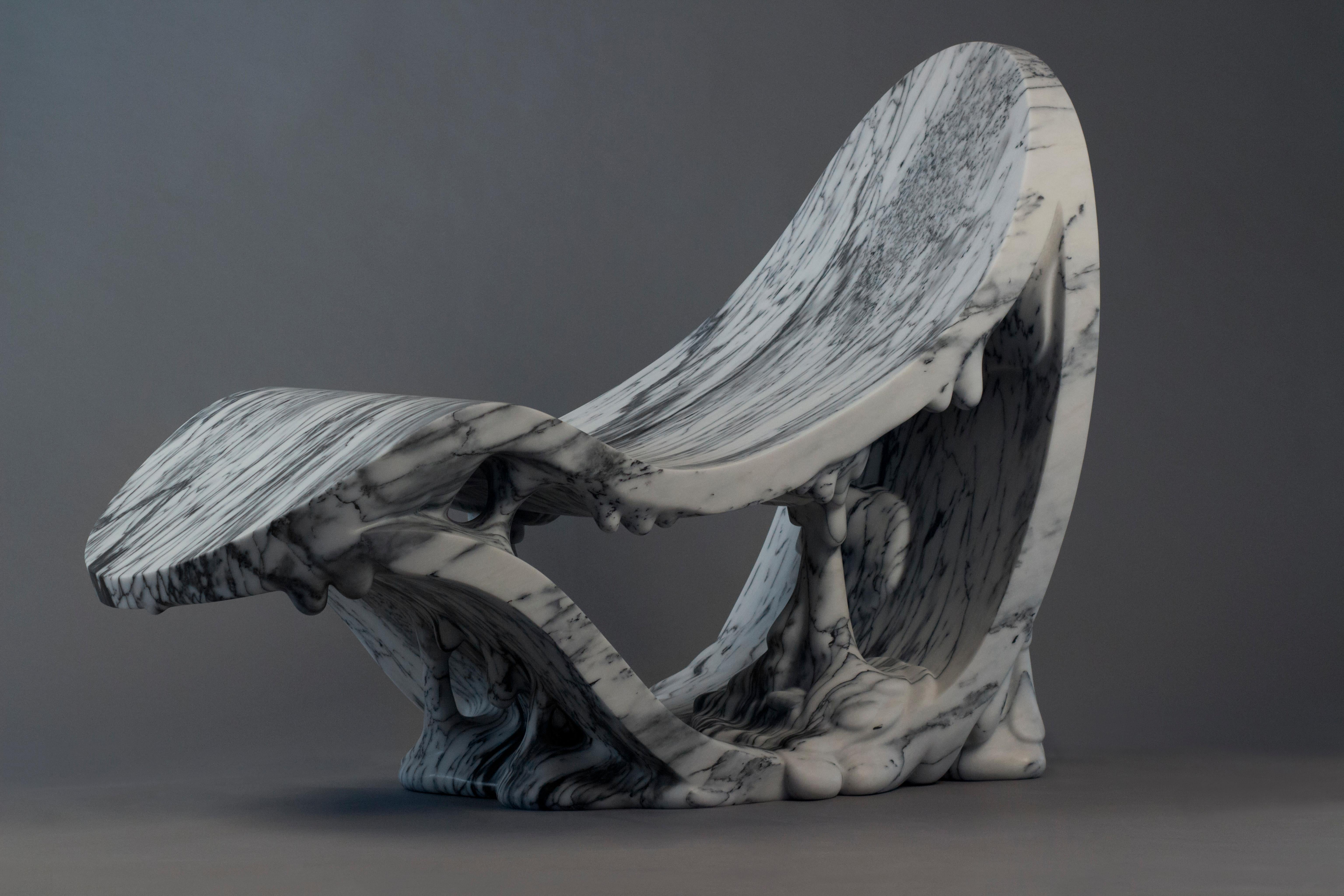 Liege Chaise Longue aus Pele de Tigre Marmor von MANTA Handmade Stone Designs
Limitierte Auflage von 5 Exemplaren.
Abmessungen: T 70 x B 160 x H 120 cm. 
MATERIALIEN: Pele de Tigre-Marmor.

MANTA ist die Designmarke von Gargula Gótica mit Sitz in