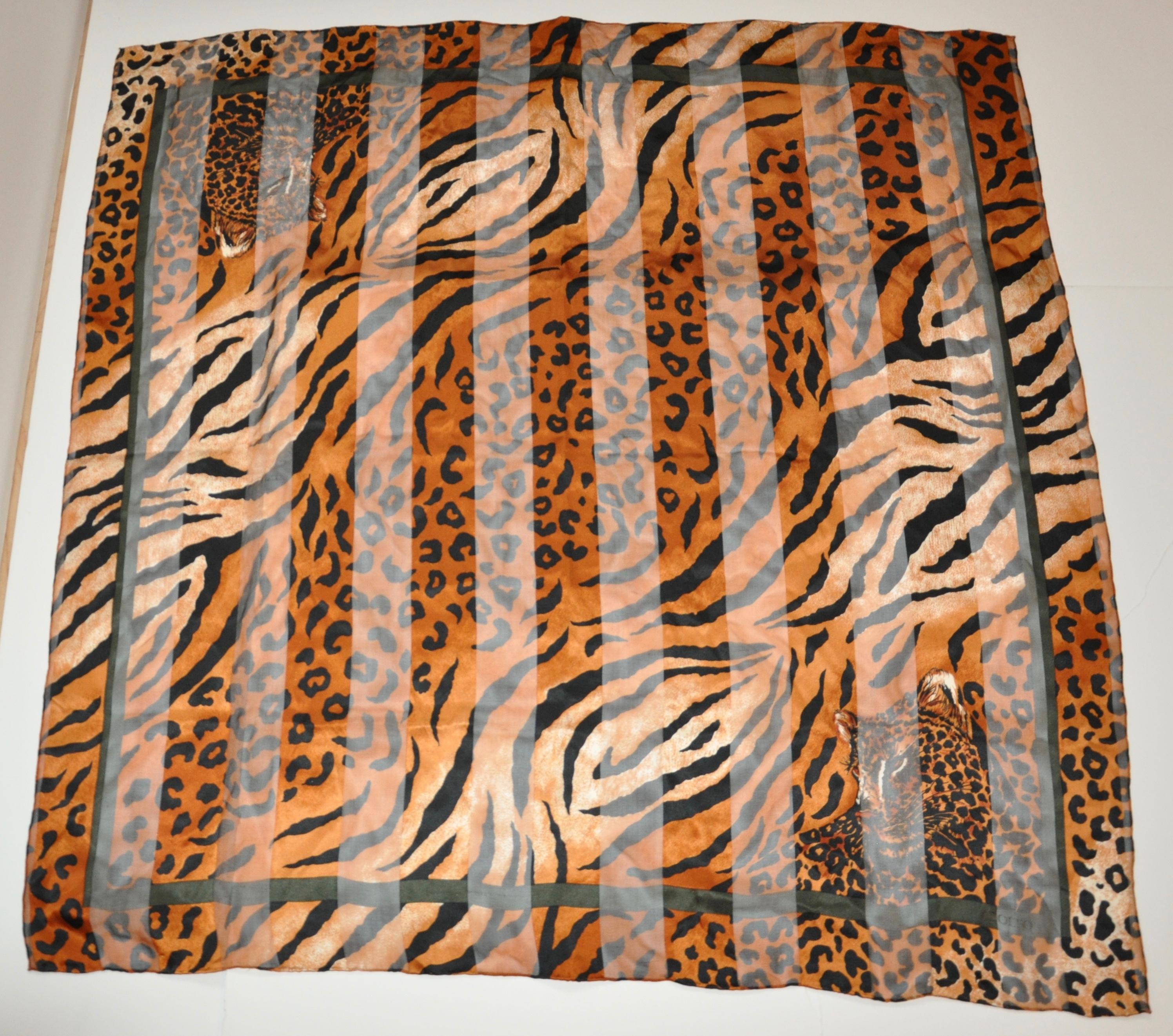 Layback - Écharpe en soie et mousseline imprimée léopard avec imprimé léopard dans le dos en vente 5