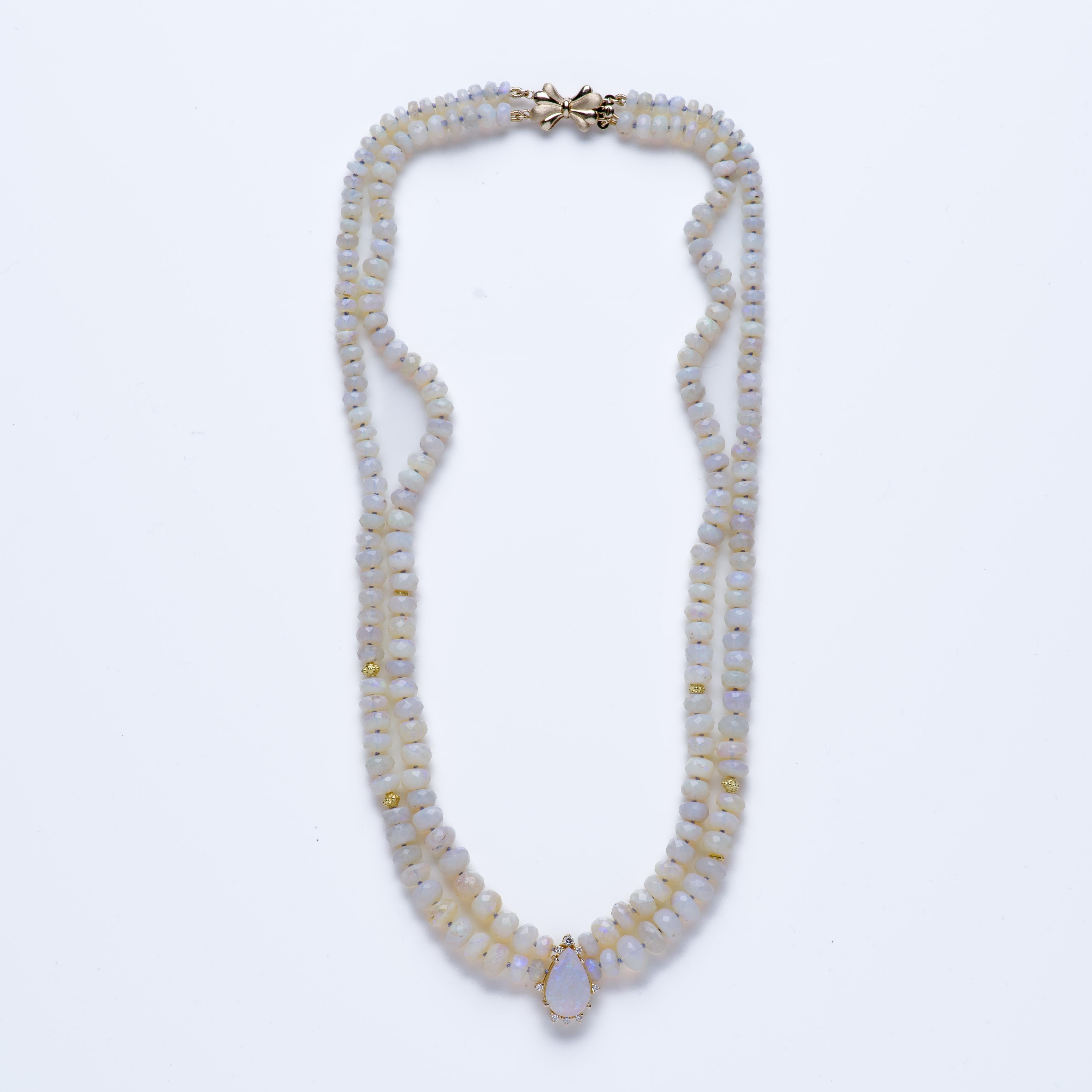 Perle Collier d'opale australienne Lightning Ridge en or 18K avec diamants et strates en vente