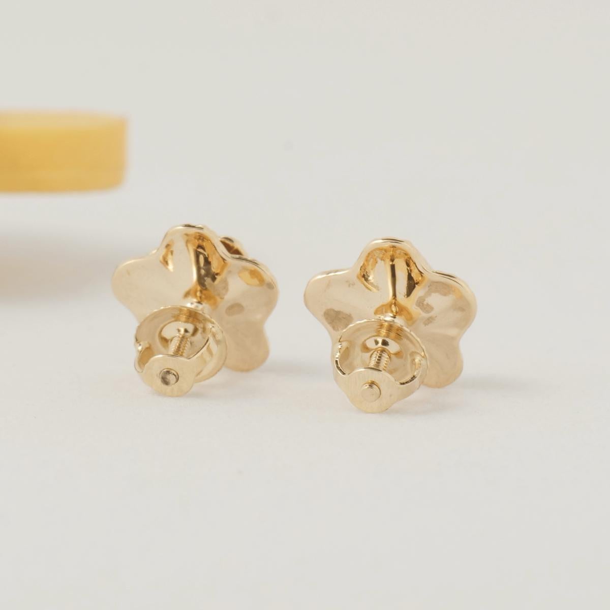 Taille ronde Boucles d'oreilles en or massif 14K (certifié) avec diamant Bloom en vente