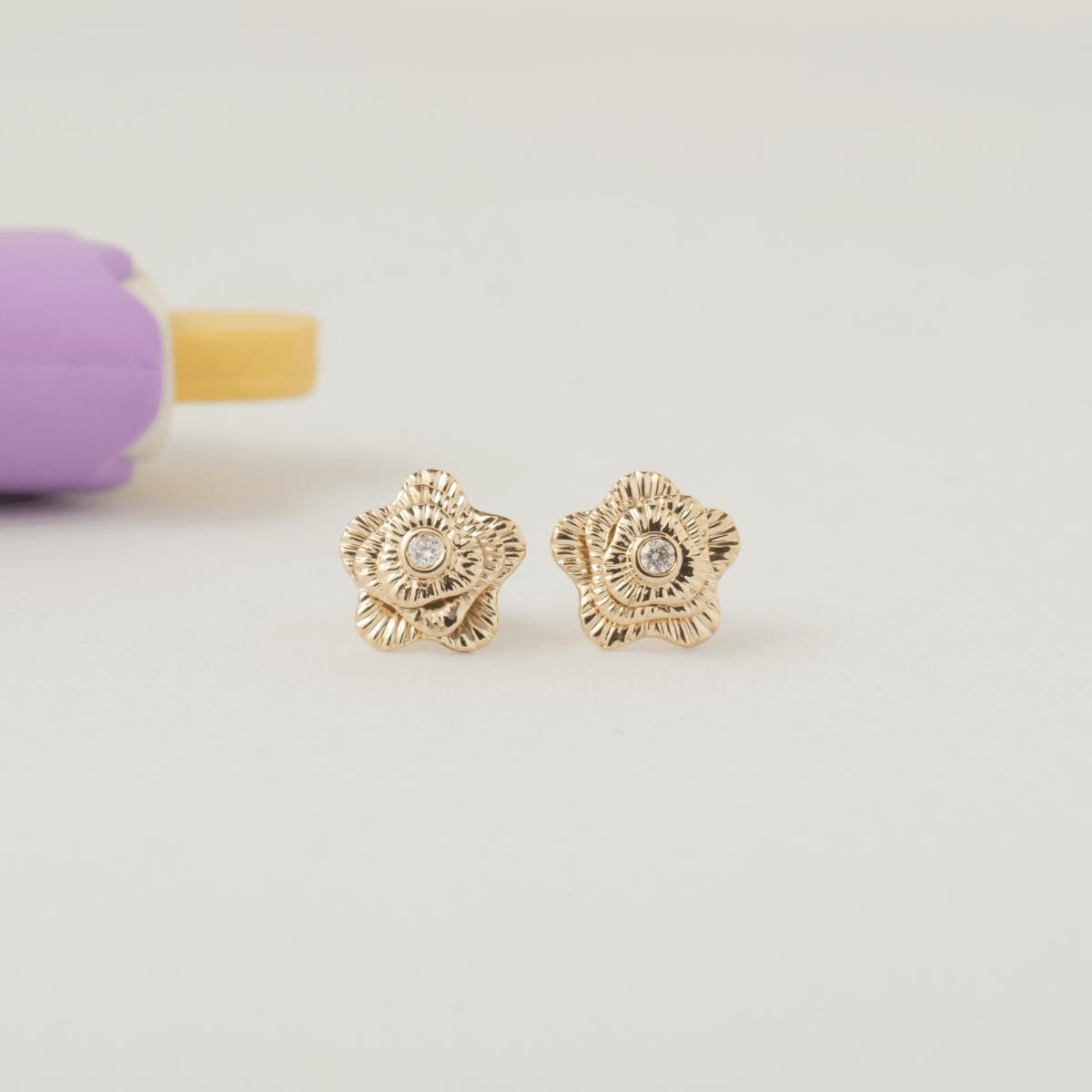 Boucles d'oreilles en or massif 14K (certifié) avec diamant Bloom Neuf - En vente à New Delhi, DL