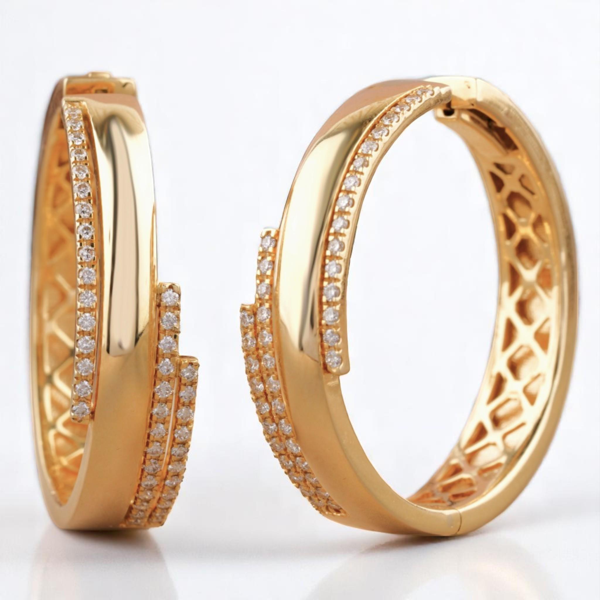 Donna Orecchini a cerchio con diamanti a strati in oro massiccio 14k (certificati) in vendita