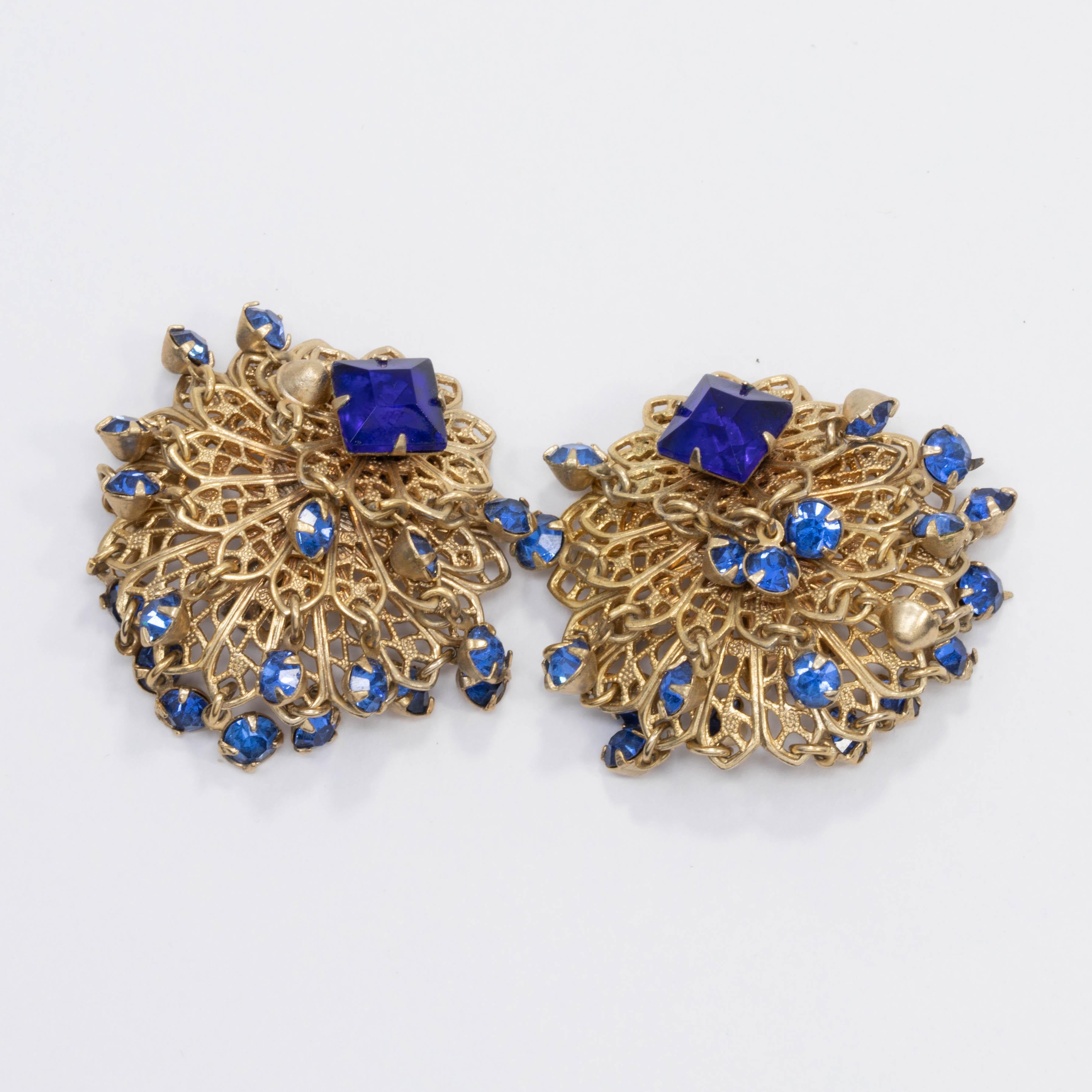 Layered Filigree Sapphire Crystal Cluster Clip on Earrings in Gold, Mid 1900s In Good Condition For Sale In Milford, DE