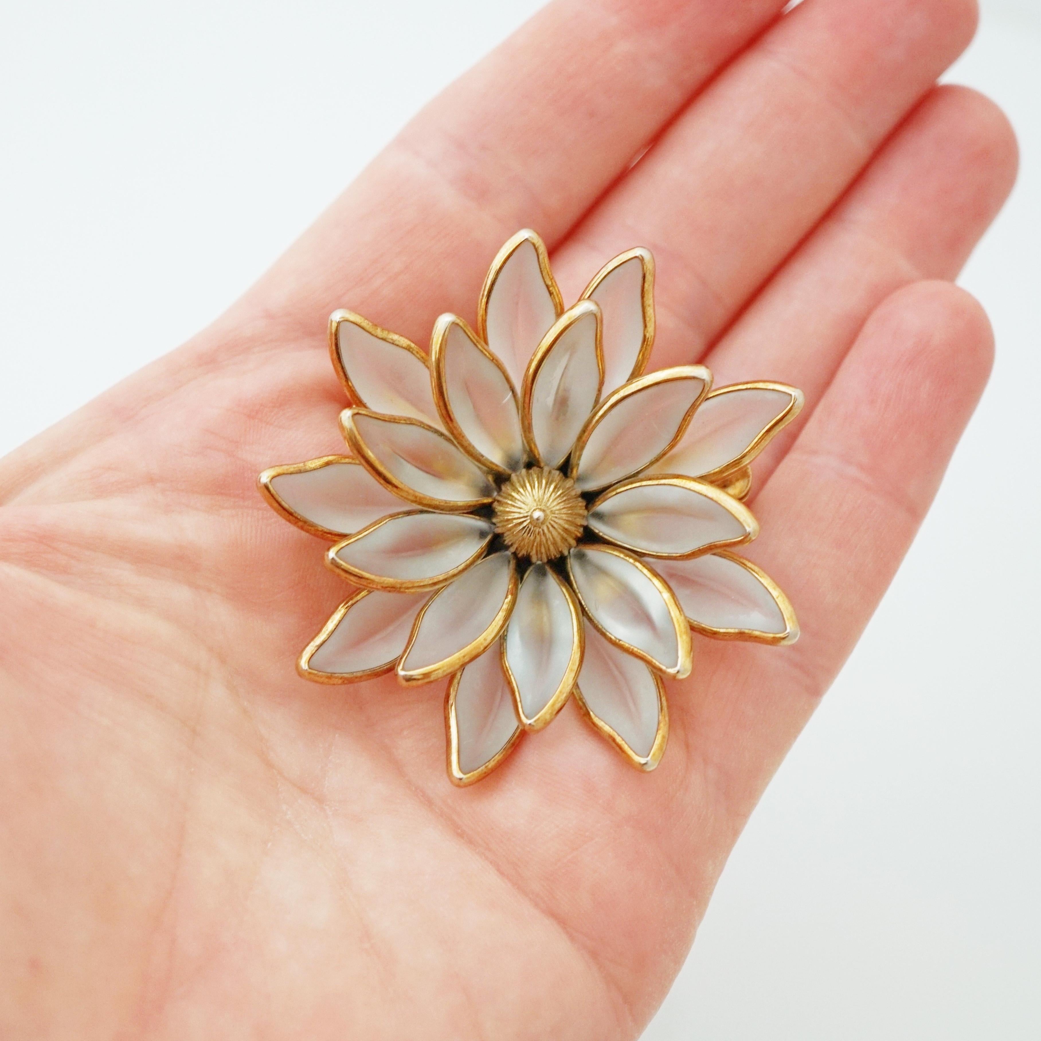 Women's Layered Flower Poured Frosted Glass Dimensional Brooch By Crown Trifari, 1950s