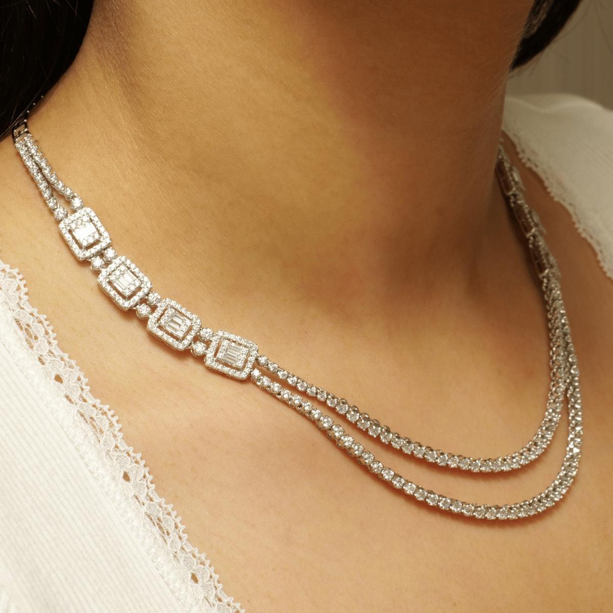 Taille ronde Collier de diamants en or massif 14k (certifié) avec halo superposé et illusion en vente