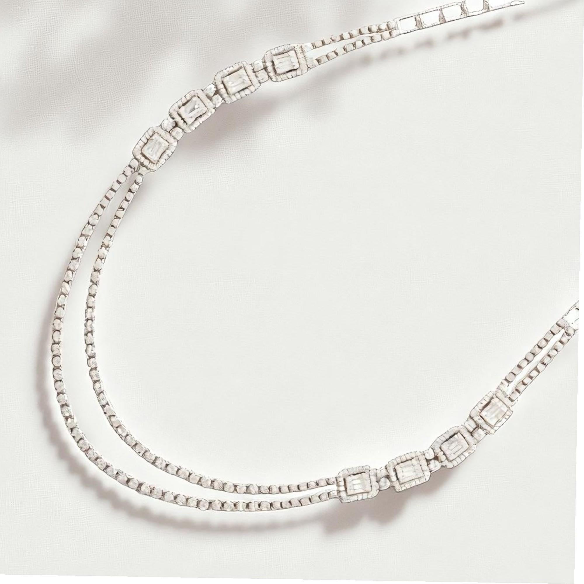 Collier de diamants en or massif 14k (certifié) avec halo superposé et illusion Neuf - En vente à New Delhi, DL