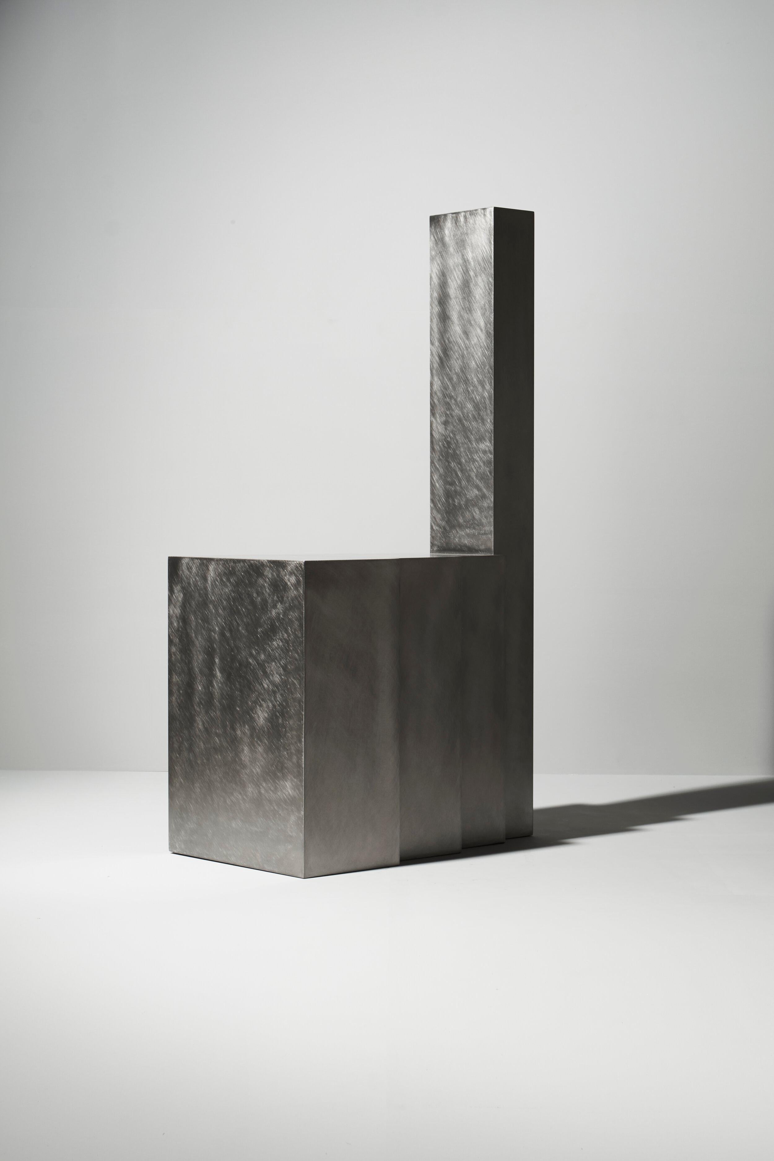 Layered steel seat III by Hyungshin Hwang
Dimensions: D 33 x W 54 x H 99 cm
Materials: stainless steel

Layered Series is the main theme and concept of work of Hwang, who continues his experiment which is based on architectural composition of
