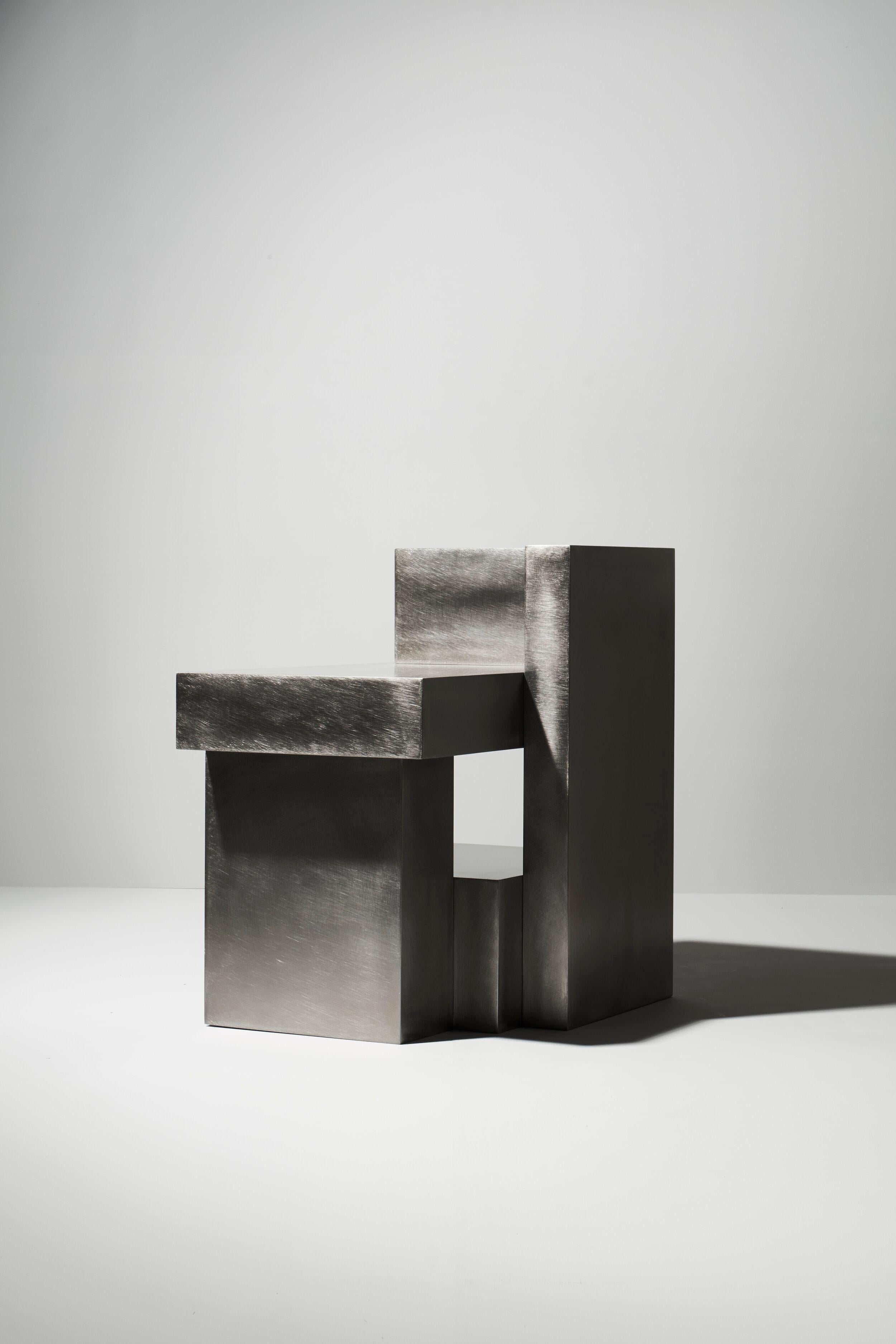 Layered steel seat VII by Hyungshin Hwang
Dimensions: D 33 x W 54 x H 66 cm
Materials: stainless steel

Layered Series is the main theme and concept of work of Hwang, who continues his experiment which is based on architectural composition of