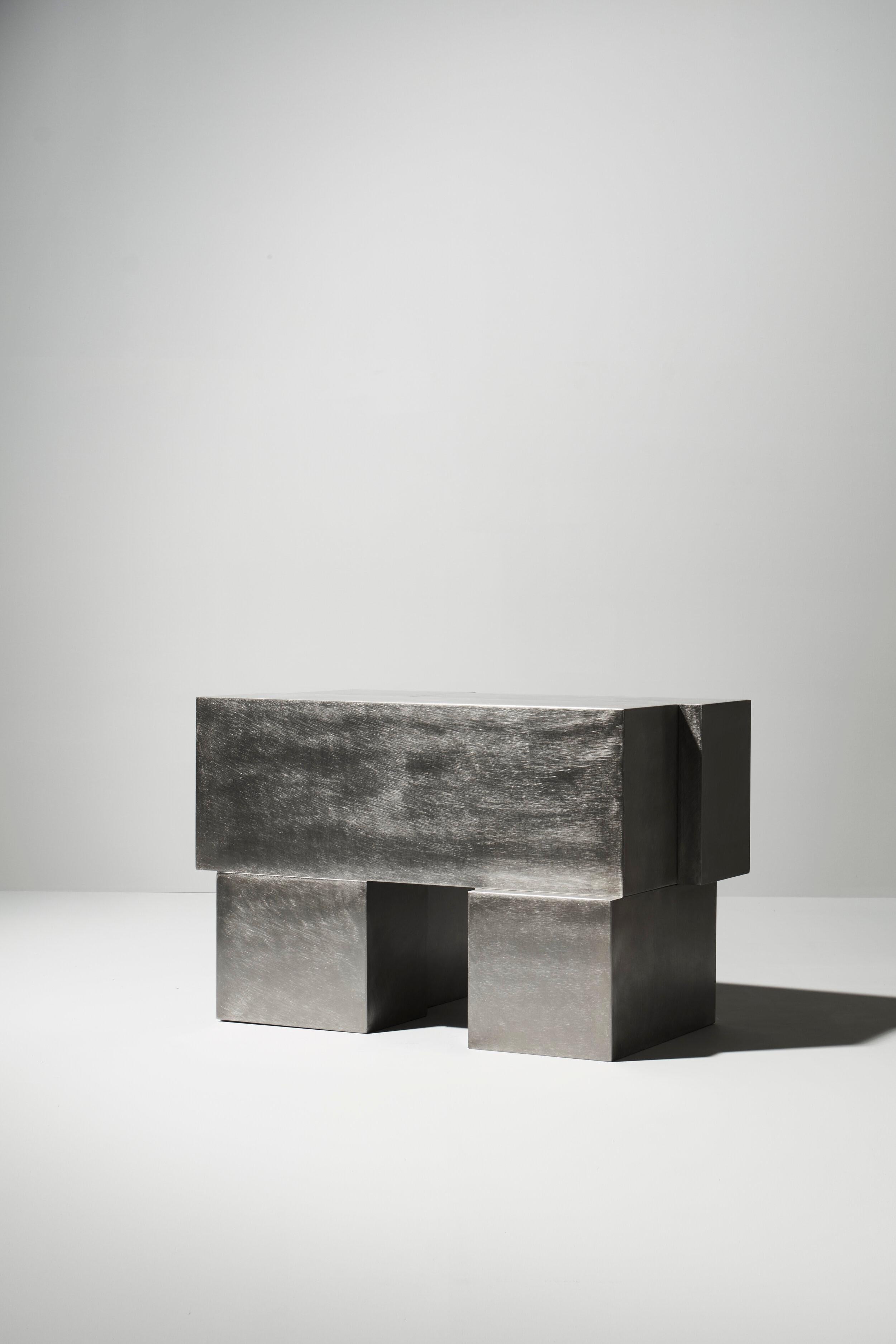 Layered steel seat XII by Hyungshin Hwang
Dimensions: D 60 x W 36 x H 39 cm
Materials: stainless steel

Layered Series is the main theme and concept of work of Hwang, who continues his experiment which is based on architectural composition of