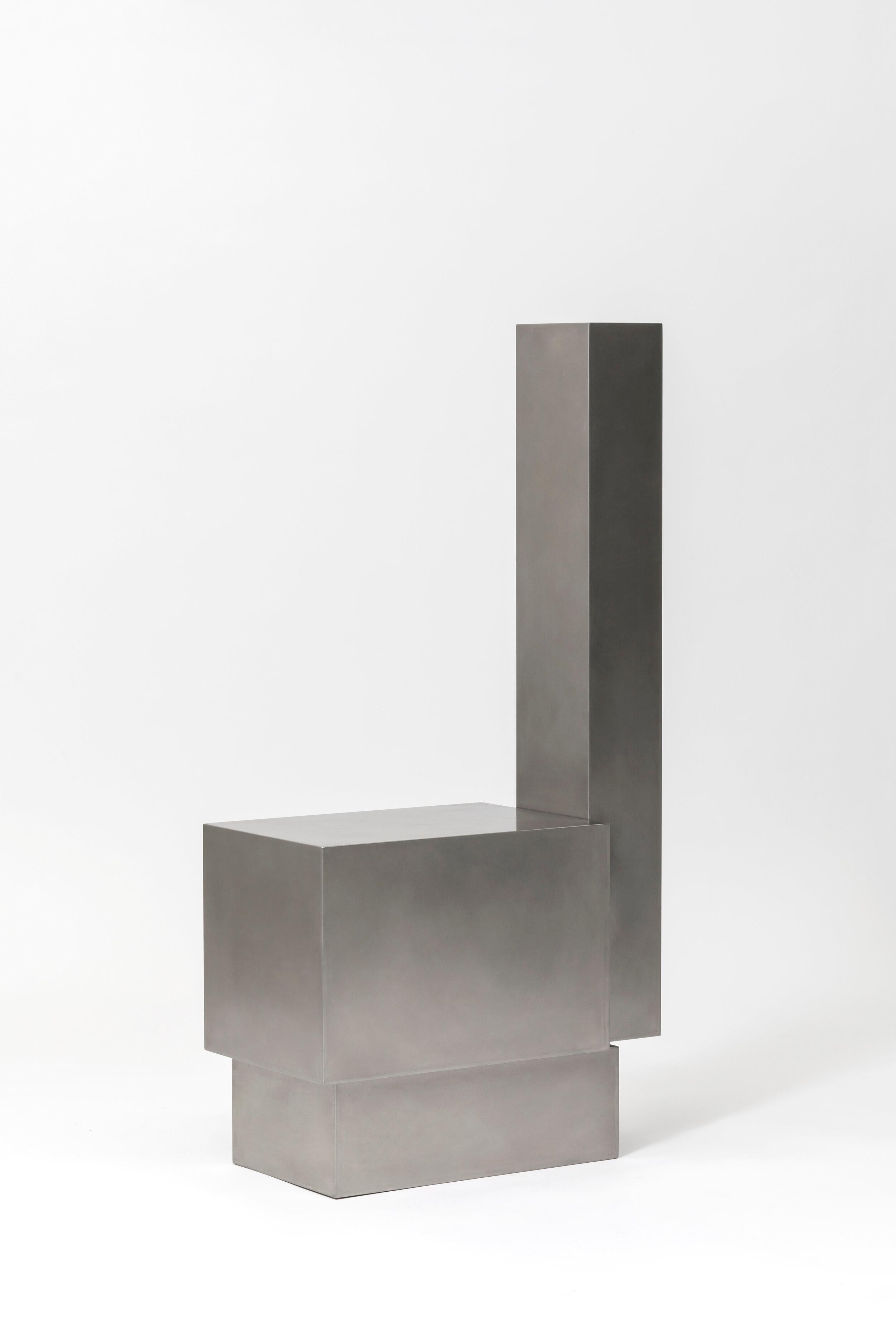 Layered steel seat XVII by Hyungshin Hwang
Dimensions: D 30 x W 51 x H 108 cm
Materials: stainless steel

Layered Series is the main theme and concept of work of Hwang, who continues his experiment which is based on architectural composition of