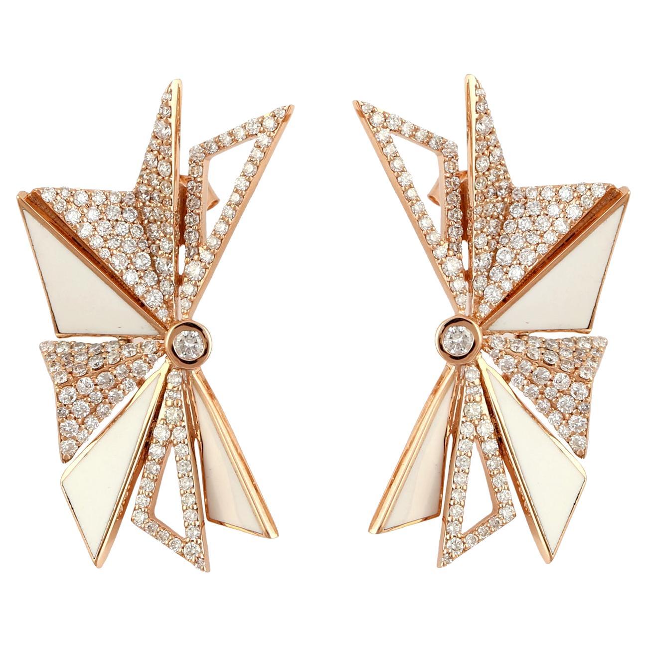 Mehrschichtige Ohrringe aus weißem Keramikband im Schleifendesign mit VS-Diamanten im Angebot