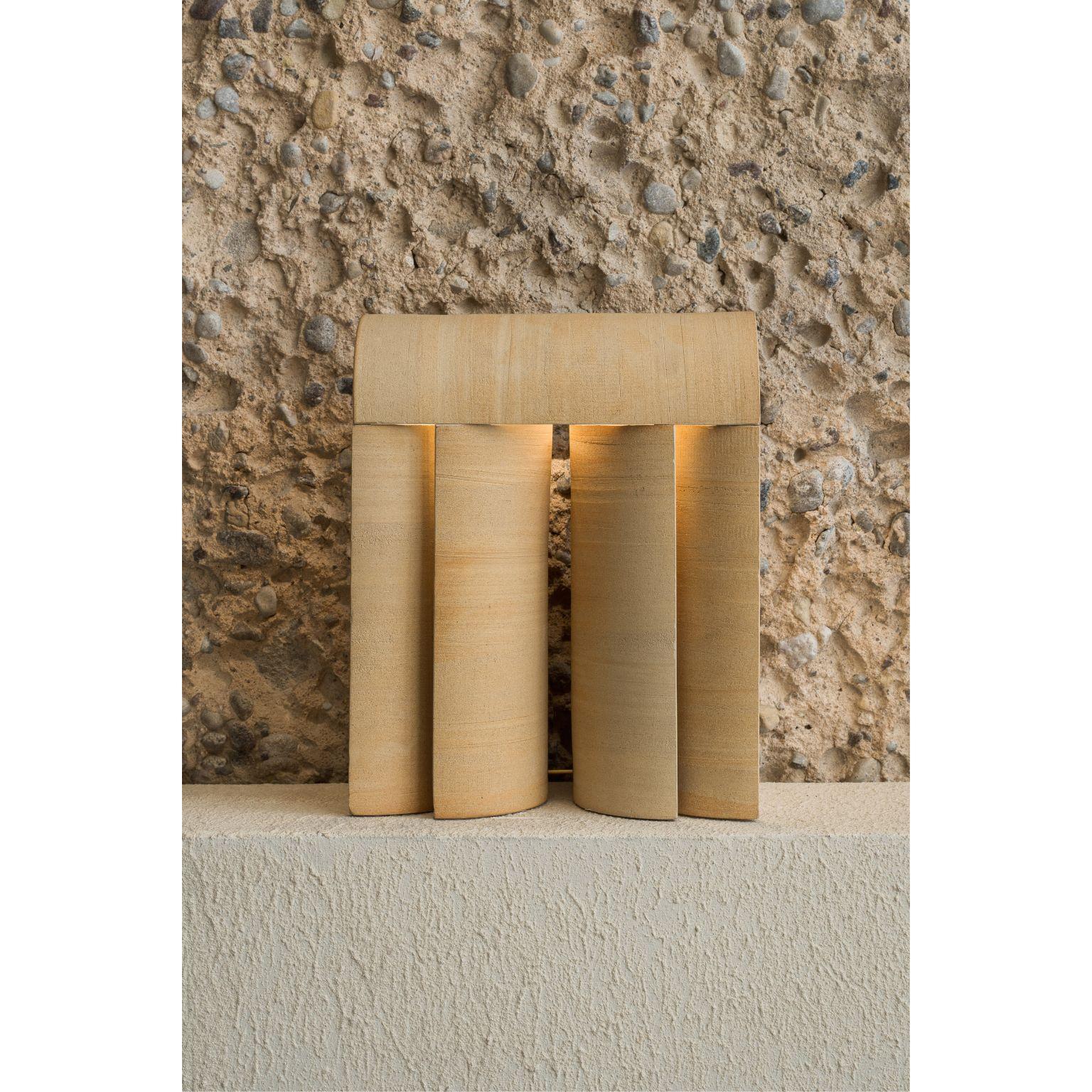 Layers of III Kleine Lampe von Evelina Kudabait (Postmoderne) im Angebot