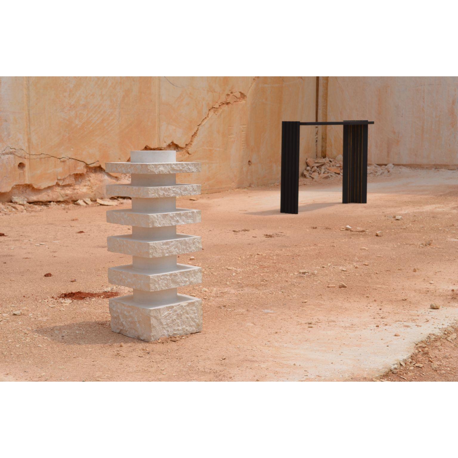 Layers-Vase aus Kalkstein von Dessislava Madanska im Angebot 1