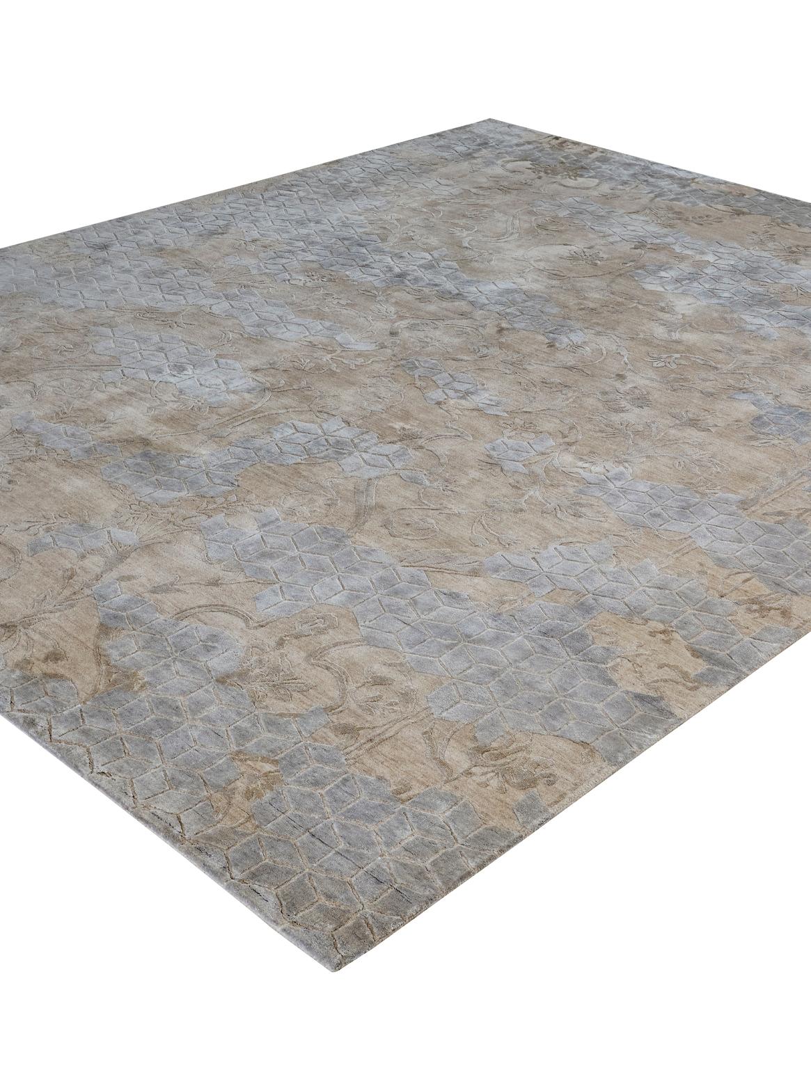 Rococo LAYON Hand Knotted Rug in Ivory Beige & Sage Green Colours by Hands en vente
