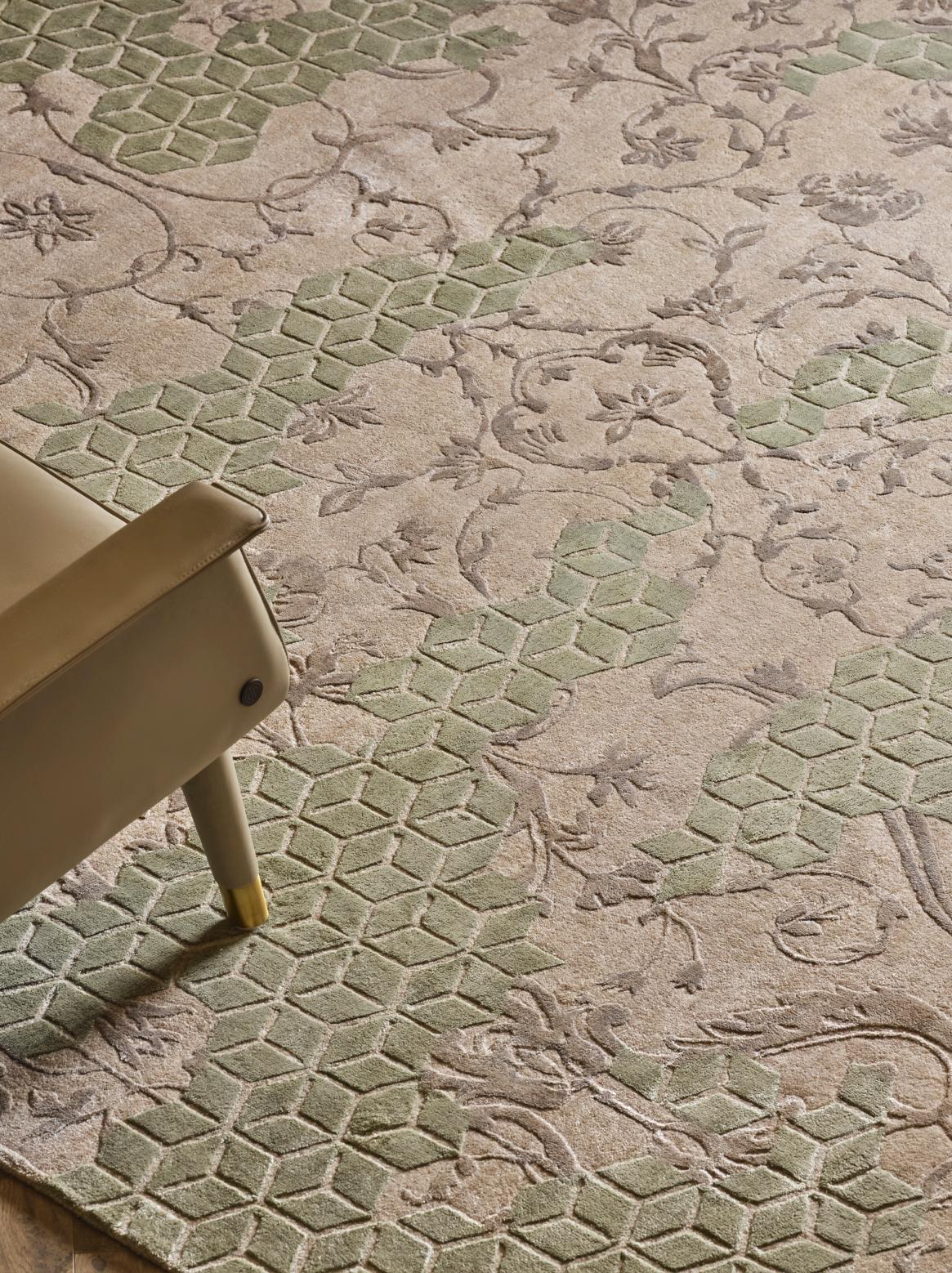 Noué à la main LAYON Hand Knotted Rug in Ivory Beige & Sage Green Colours by Hands en vente