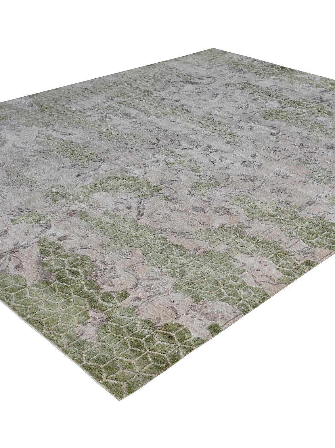 LAYON Hand Knotted Rug in Ivory Beige & Sage Green Colours by Hands Neuf - En vente à New Delhi, IN