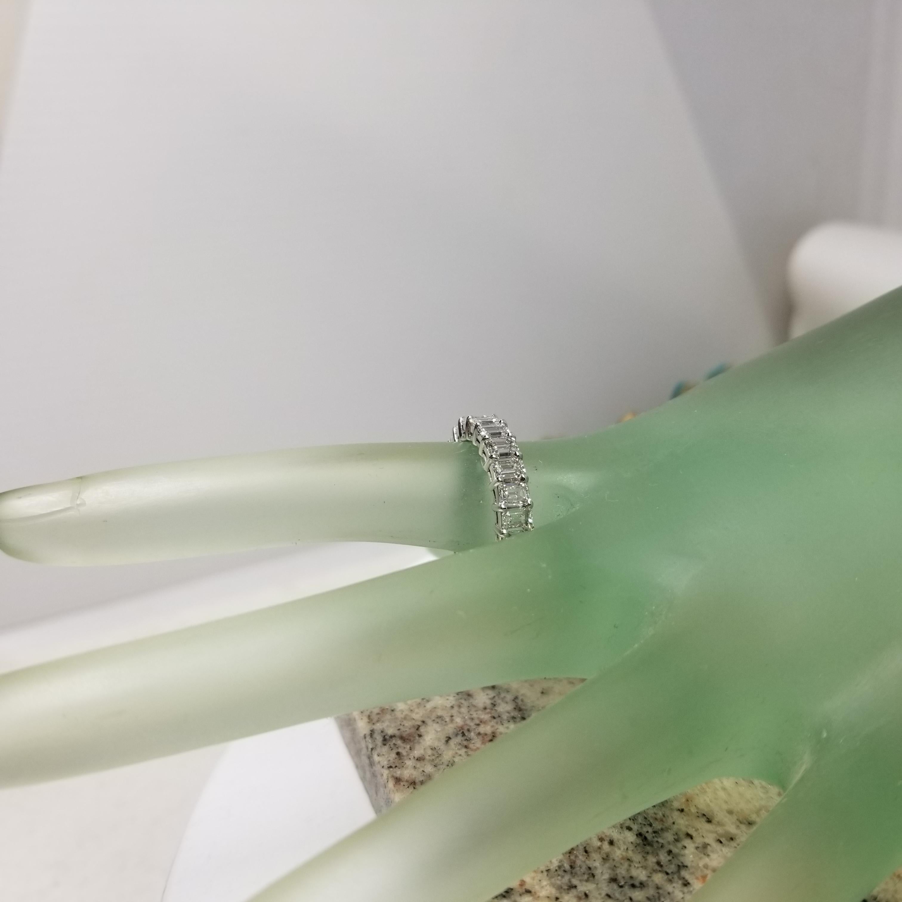 Layout von Diamanten im Smaragdschliff für einen Ewigkeitsring 6,07 Karat im Angebot 2