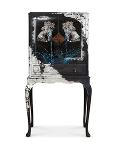 Crying Queen - wooden cocktail cabinet - Art on furniture 