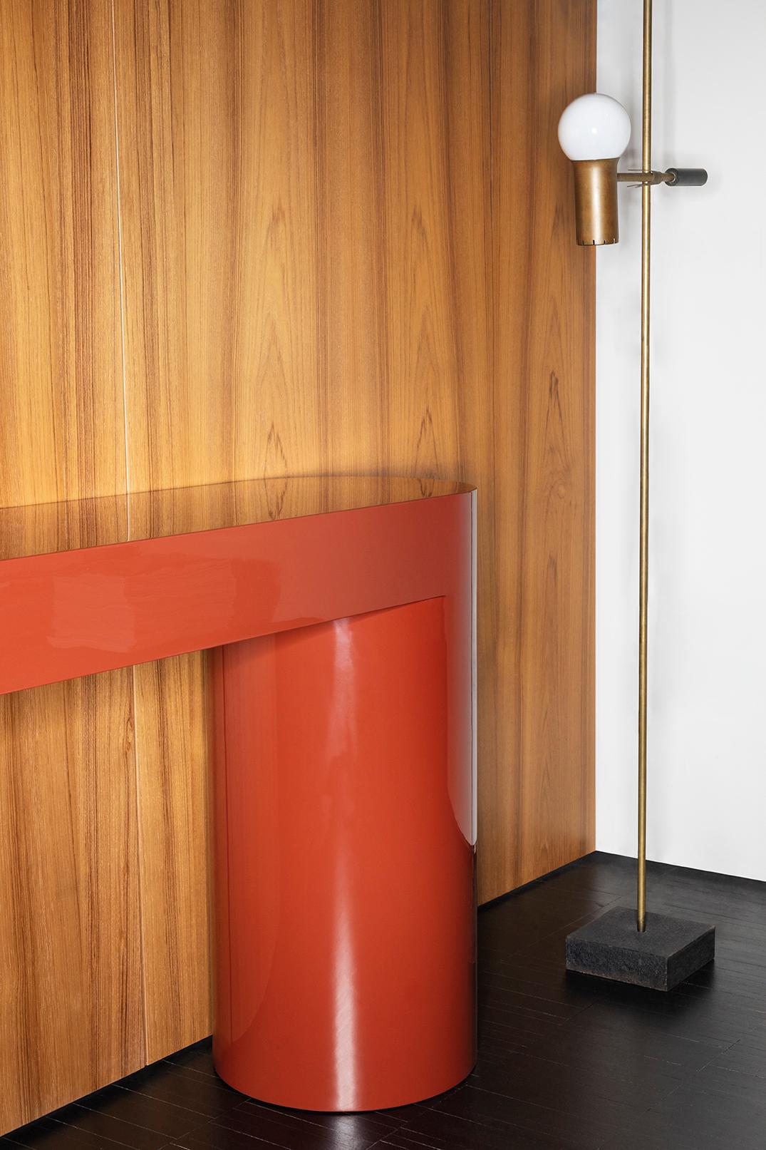 Moderno Lazy-O, console monolitica laccata, Dainelli Studio per Somaschini, Italia in vendita