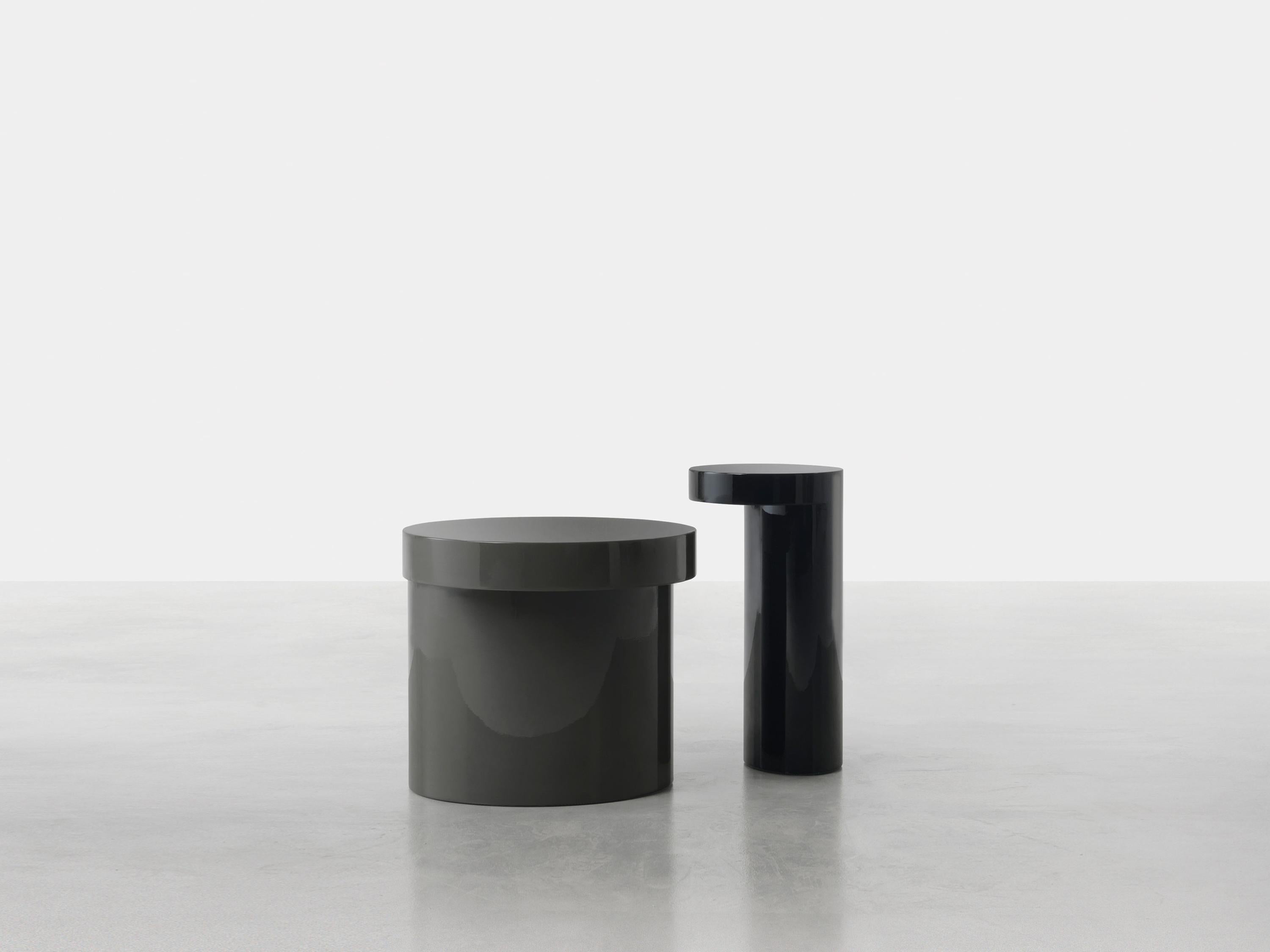 Modern Lazy-O, monolithic lacquered side table, Dainelli Studio for Somaschini, Italy For Sale