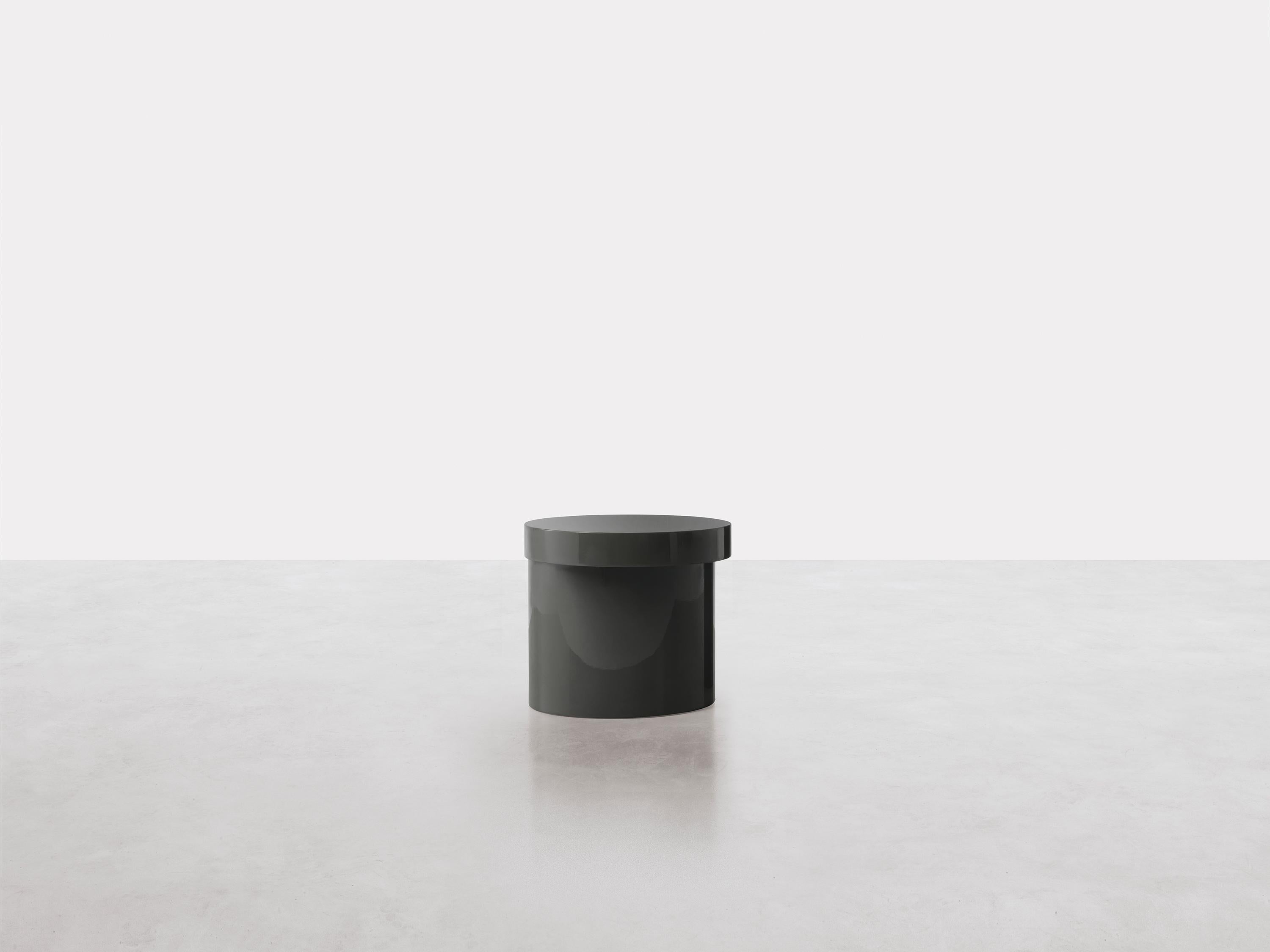 Modern Lazy-O, monolithic lacquered side table, Dainelli Studio for Somaschini, Italy For Sale