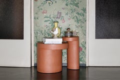 Lazy-O, table d'appoint monolithique en résine d'argile, Dainelli Studio pour Somaschini