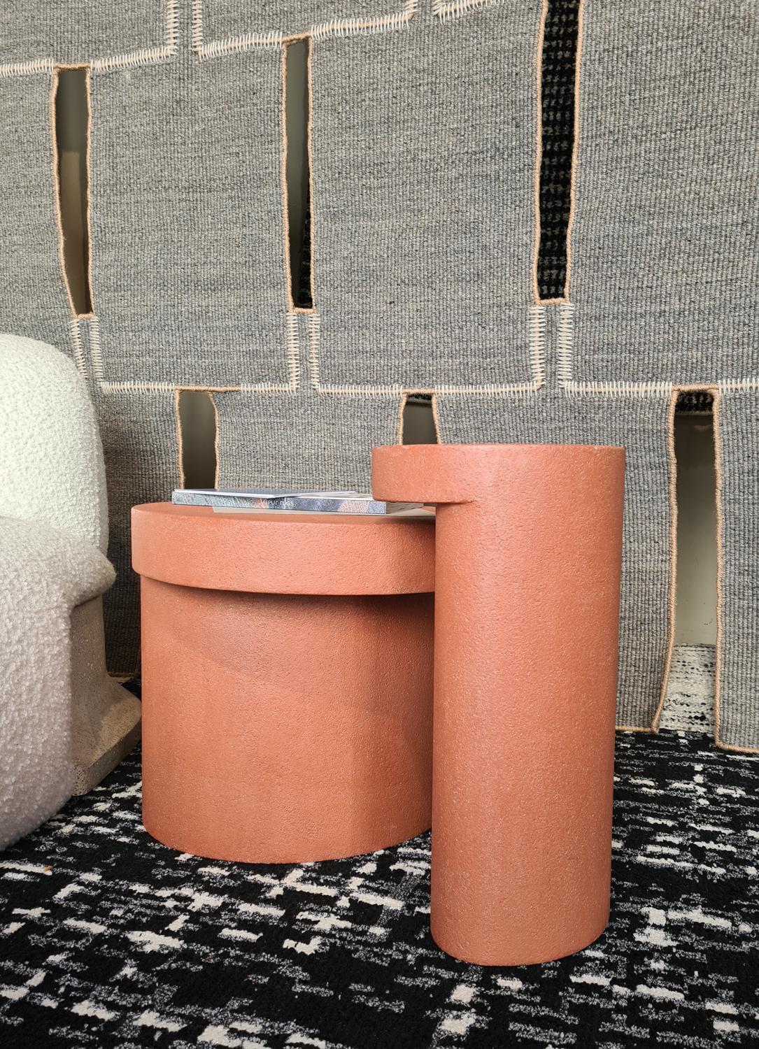 Italian Lazy-O, table d'appoint monolithique en résine d'argile, Dainelli Studio pour Somaschini en vente