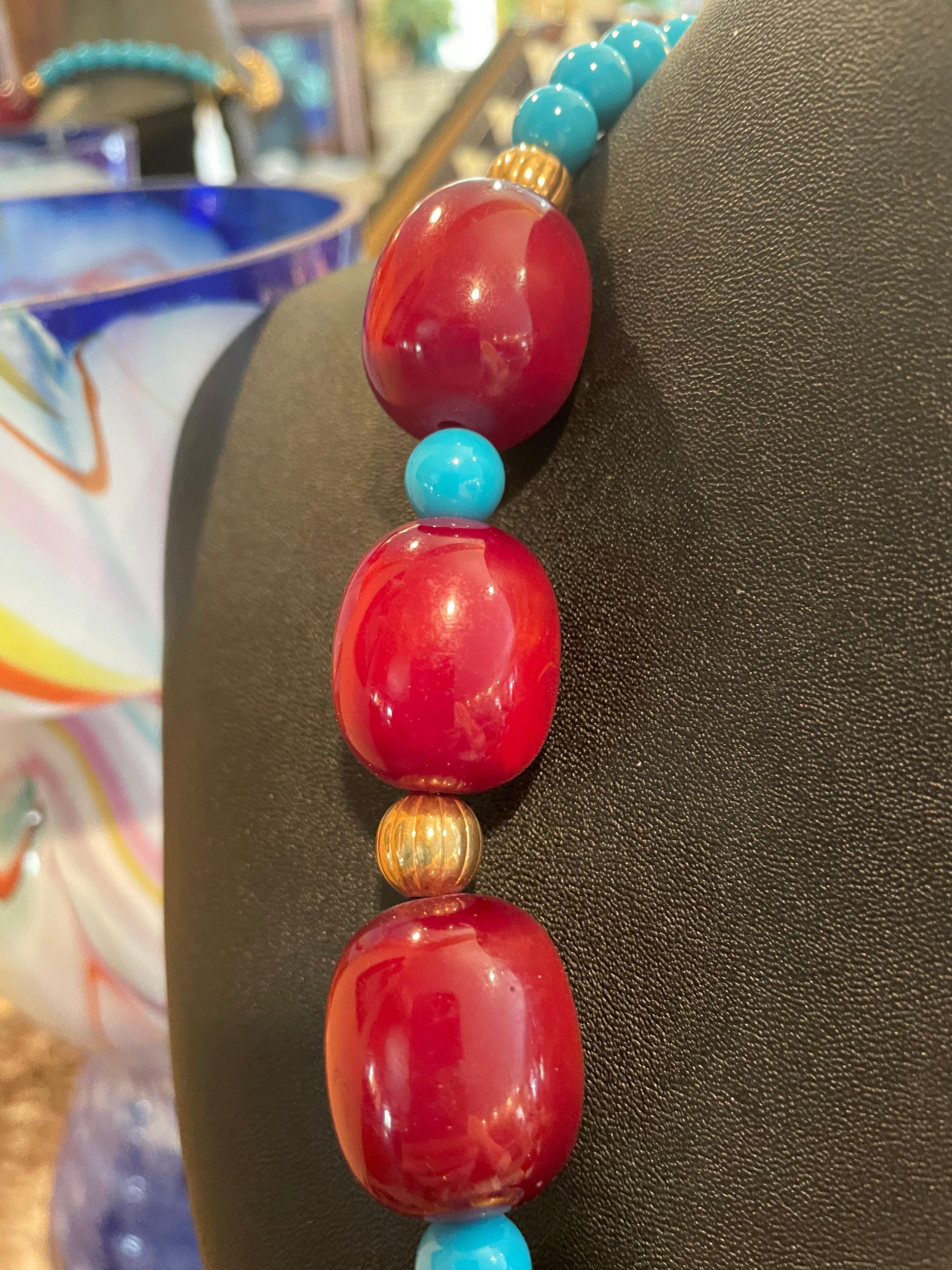 LB Collier de perles incrustées chinoises, bakélite, verre turquoise, perles en or  Bon état - En vente à Pittsburgh, PA