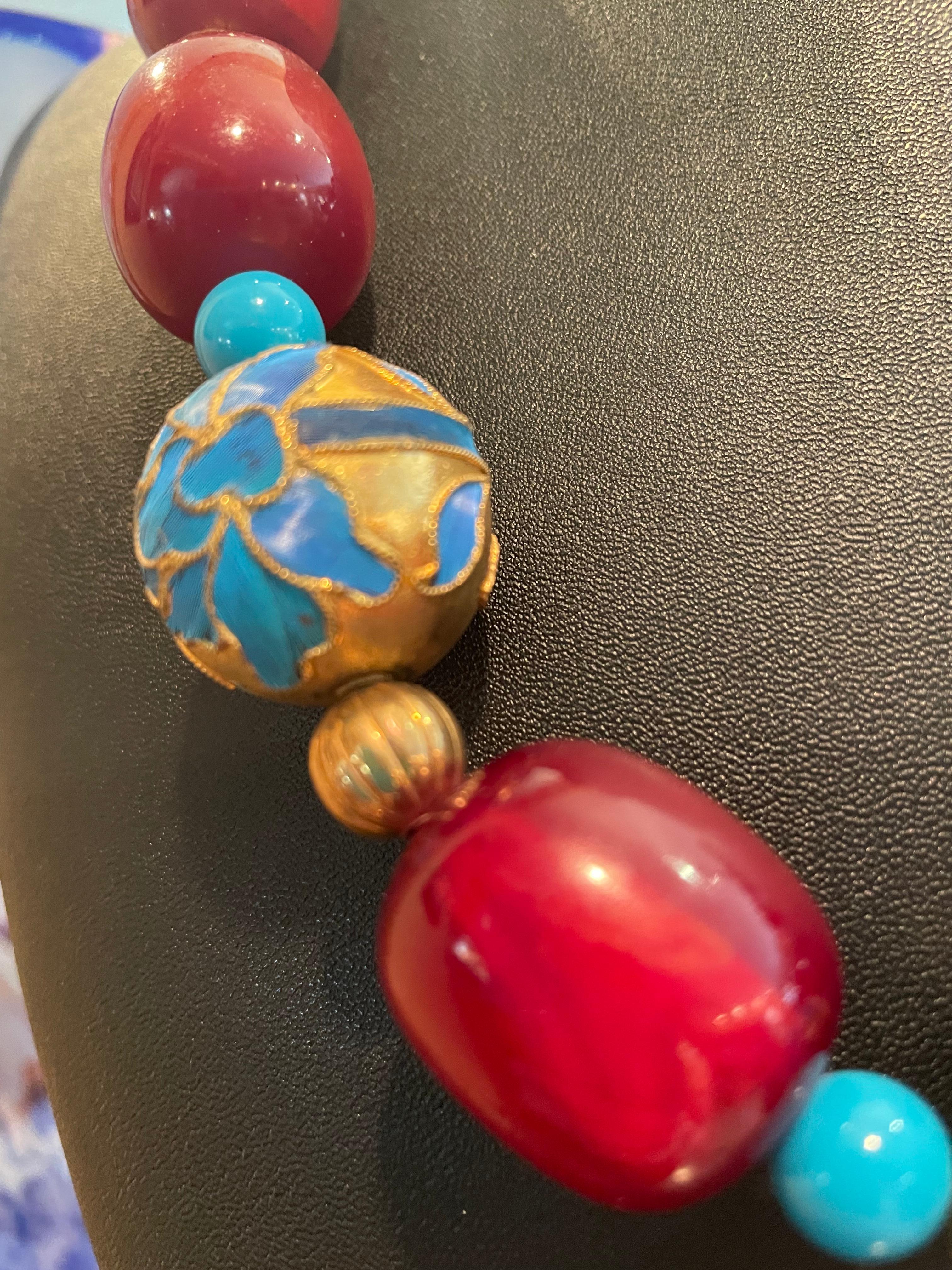 LB Collier de perles incrustées chinoises, bakélite, verre turquoise, perles en or  en vente 3