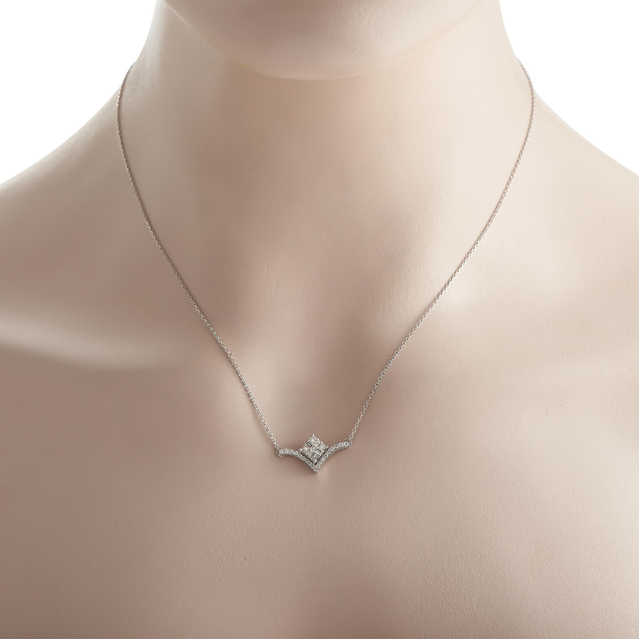 Diese einzigartige LB Exclusive-Halskette ist absolut elegant! Die Halskette besteht aus einer Weißgoldkette, die den Anhänger aus 10 Karat Weißgold hervorhebt. Der Anhänger hat die Form eines V aus Weißgold, besetzt mit einer Reihe runder Diamanten