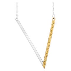 LB Exclusive Collier pendentif V en or blanc 14 carats avec saphir jaune 0,29 carat