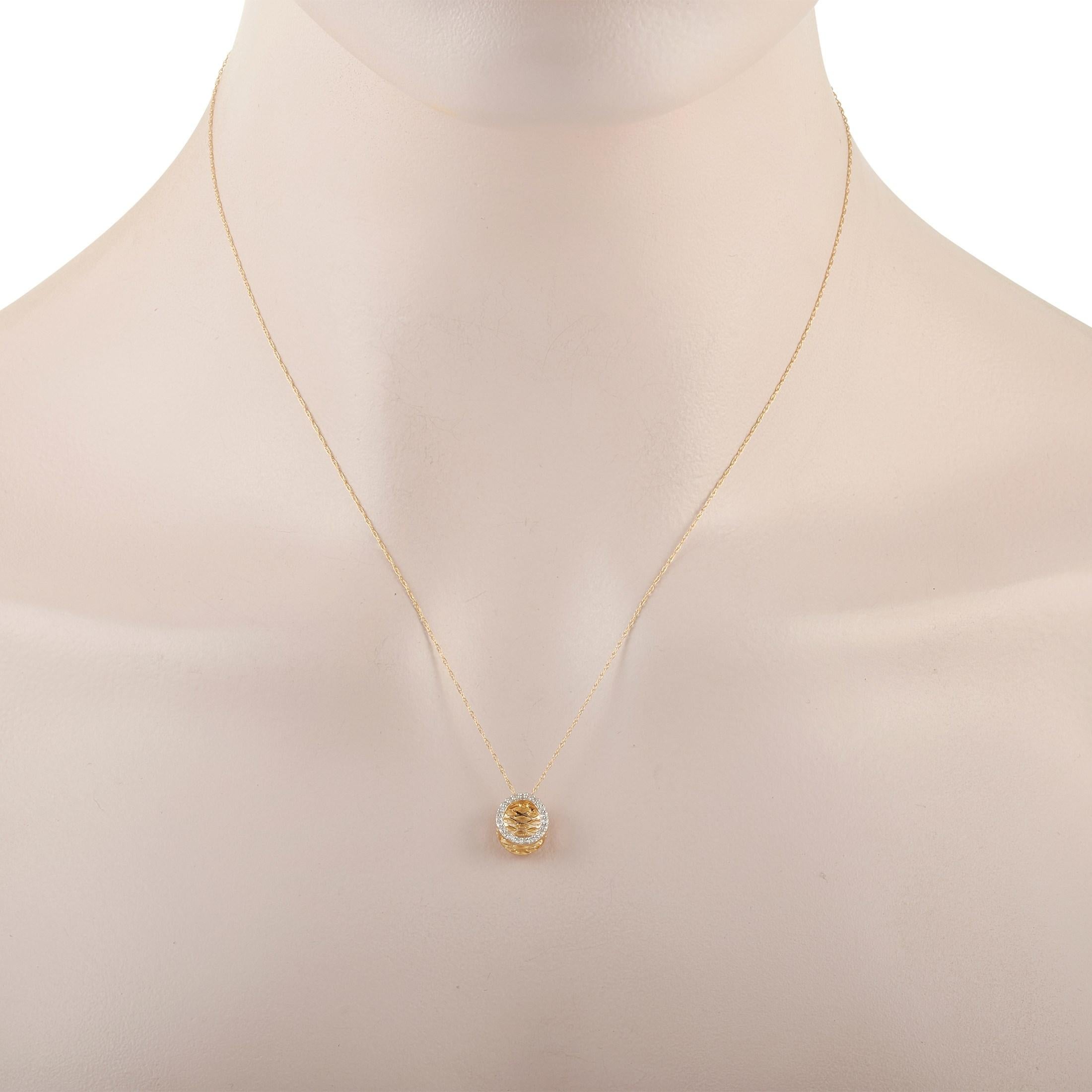 This LB Exclusive 14K Yellow Gold 0.10 ct Diamond Necklace features a delicate 14K Yellow Gold chain measuring 17 inches in length. The necklace features a matching 14K Yellow Gold Oval Pendant embossed with horizontal diamond shapes and set with