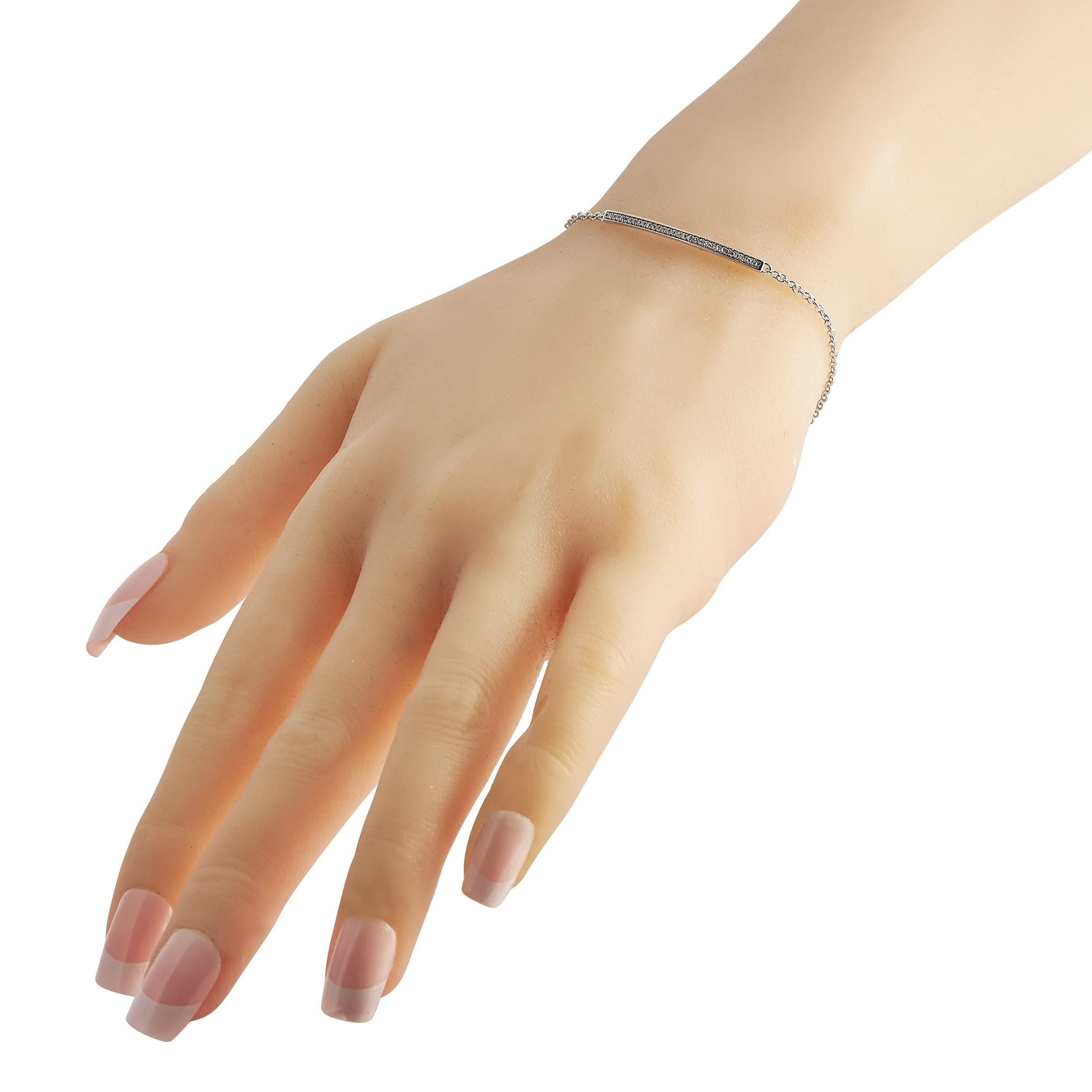 Simple et délicat, ce luxueux bracelet présente une esthétique minimaliste. Au centre d'une chaîne de 6,5