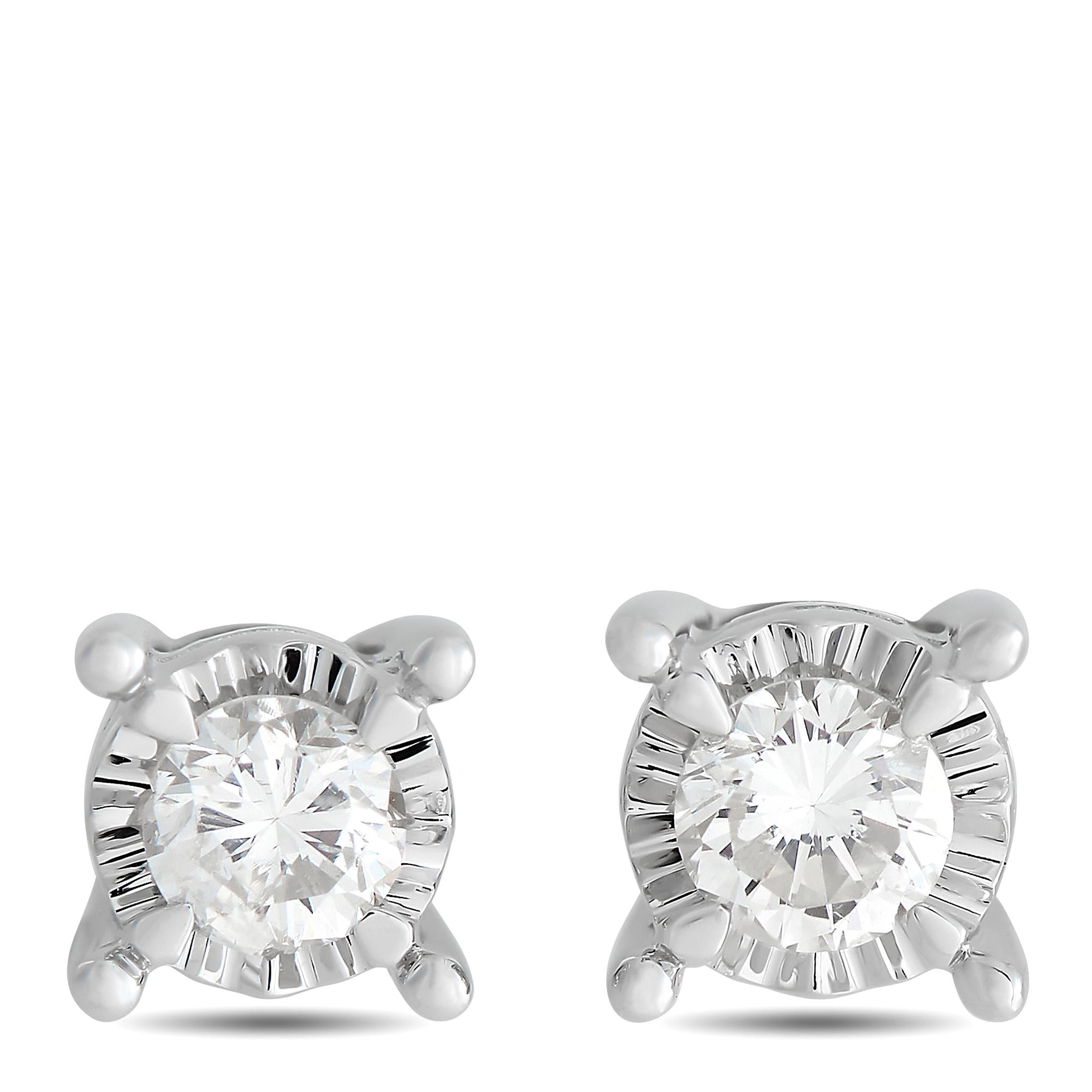 LB Exclusive 14k White Gold 0.13 Carat Diamond Stud Earrings In New Condition For Sale In Southampton, PA