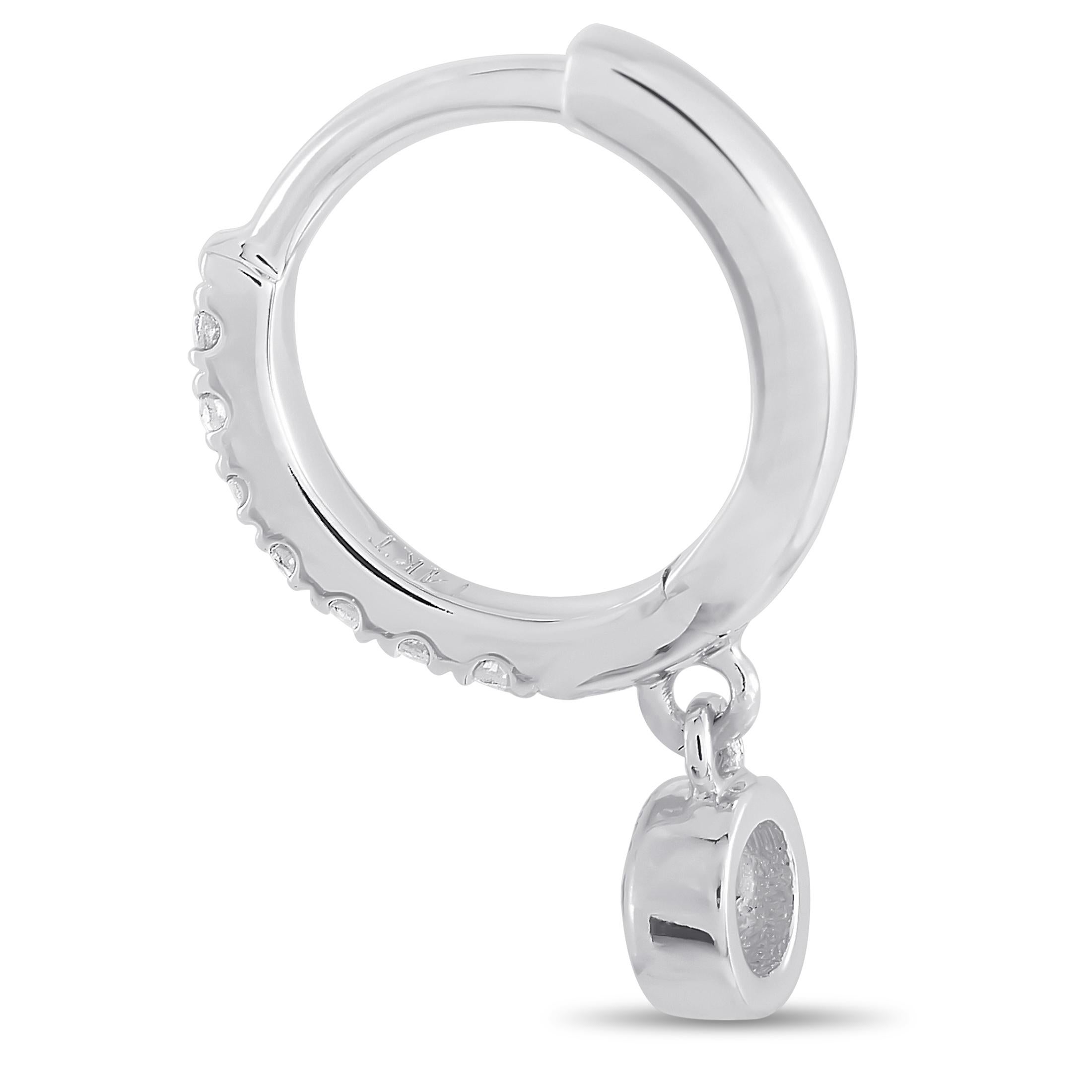 Questi orecchini LB Exclusive sono realizzati in oro bianco 14K e ognuno dei due pesa 0,55 grammi. Misurano 0,50
