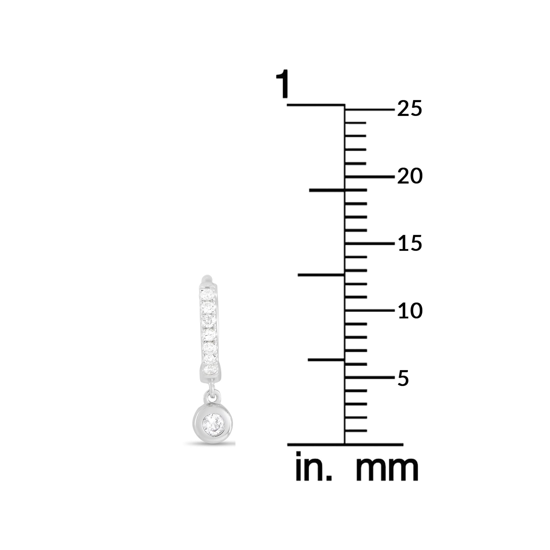 Taglio rotondo LB Exclusive Orecchini a goccia in oro bianco 14k con diamanti da 0,15 carati in vendita