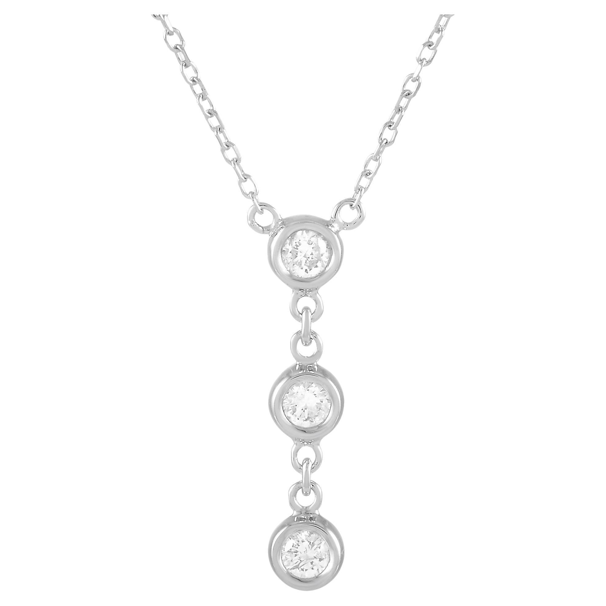 Lb Exclusive 14k White Gold 0.15 Carat Diamond Necklace For Sale