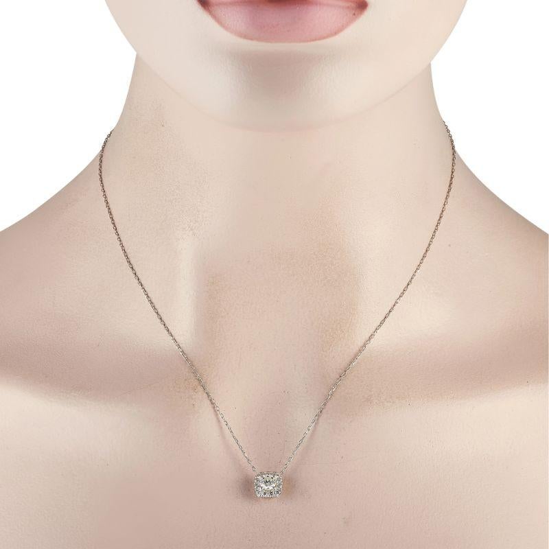 Mit dieser eleganten Halskette wird jedes Outfit zum Hingucker. In der Mitte der 18-Zoll-Kette hängt ein atemberaubender Anhänger, der mit Diamanten mit einem Gesamtgewicht von 0,75 Karat besetzt ist. Der Anhänger dieses Stücks misst 0,35