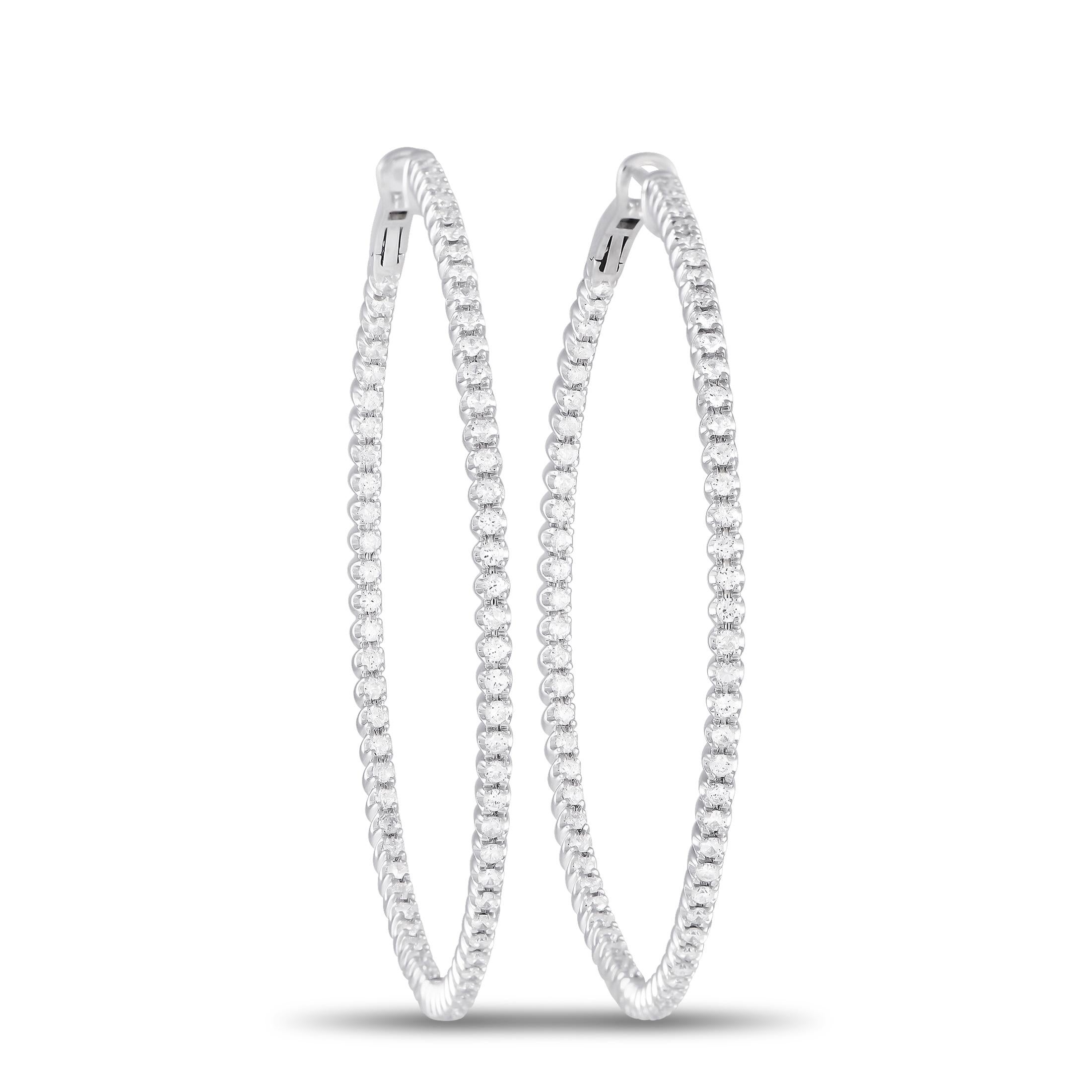 LB Exklusive 14K Weißgold 1,70ct Diamant Inisde-Out Reif-Ohrringe im Zustand „Neu“ im Angebot in Southampton, PA