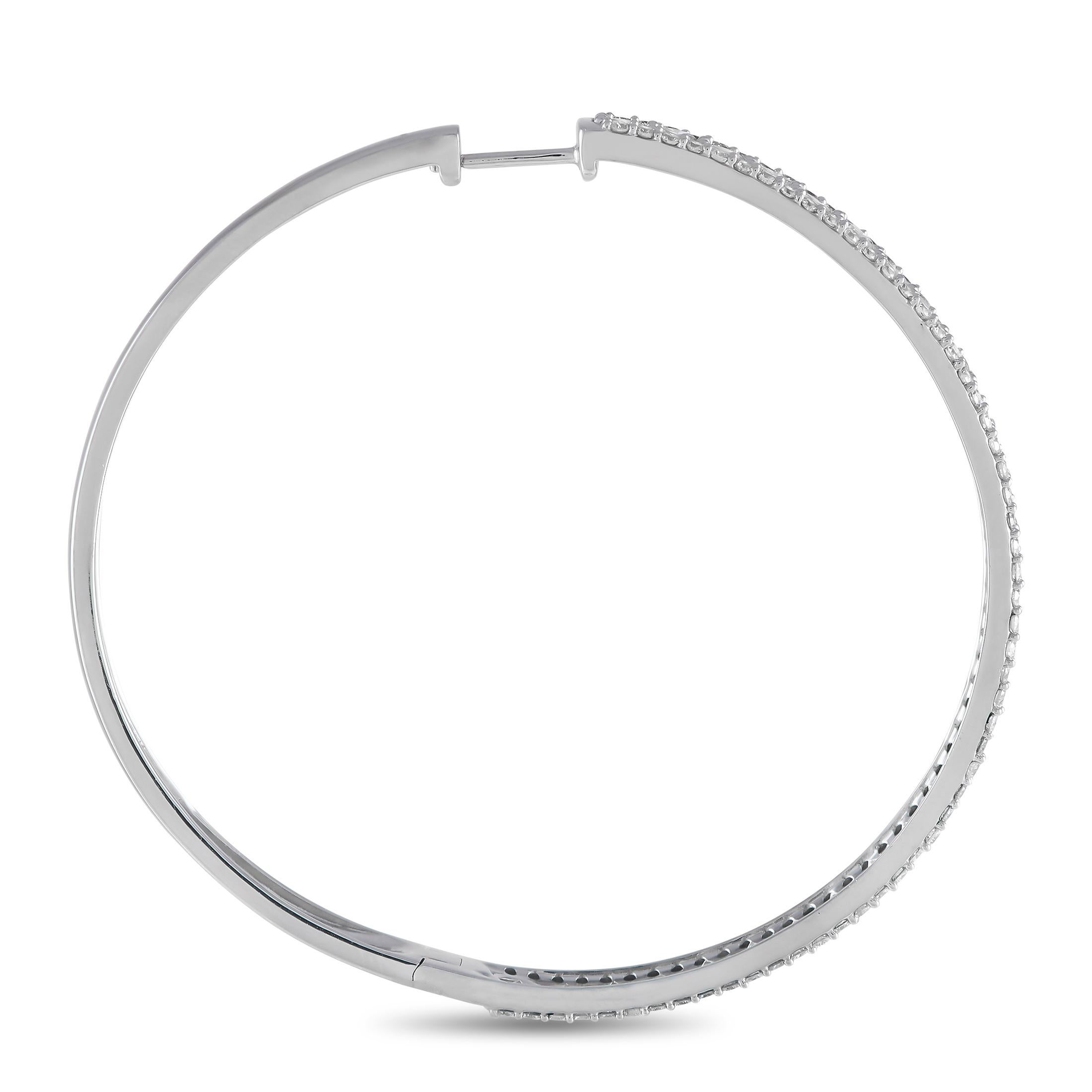 This stunner boasts a modern tapering hoop design lined with three rows of diamonds totaling 7.00 carats. With their graceful quality and stylish appearance, these diamonds hoop will prove themselves worthy to be in your rotation. Each earring