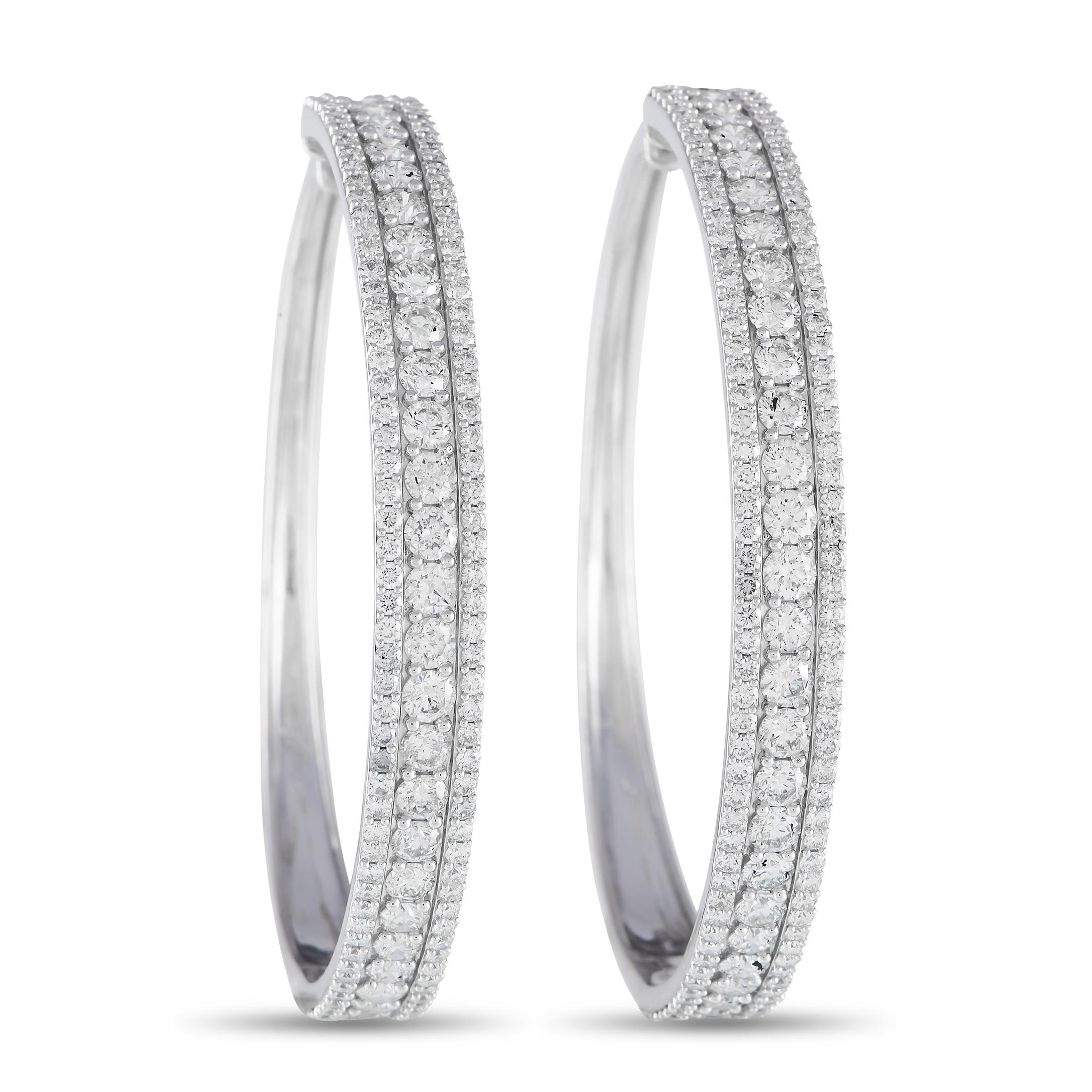 LB Exclusive 14k White Gold 7.0 Carat Diamond Tapered Hoop Earrings In New Condition For Sale In Southampton, PA