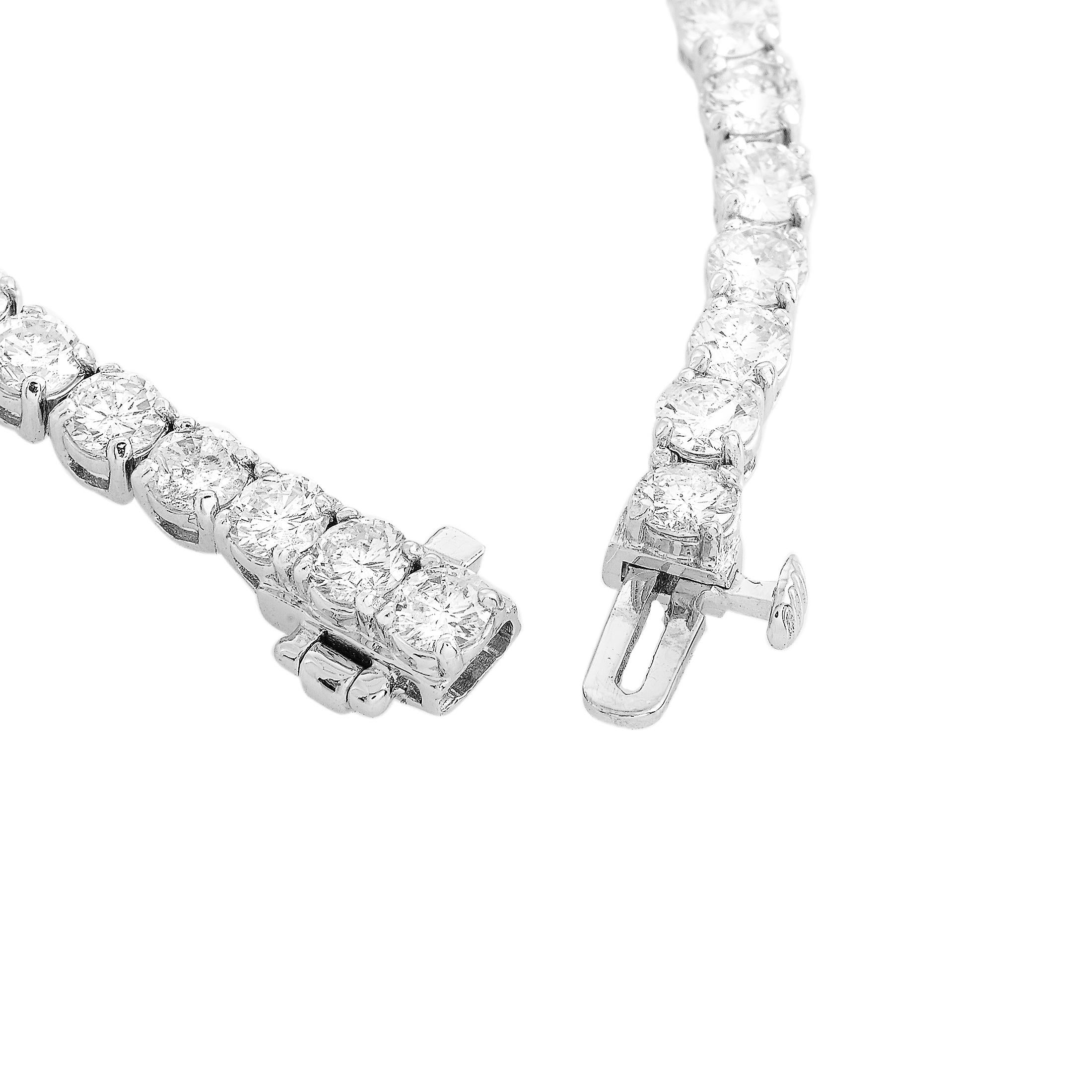 LB Exclusive 14 Karat White Gold 7.23 Carat Diamond Tennis Bracelet In New Condition In Southampton, PA