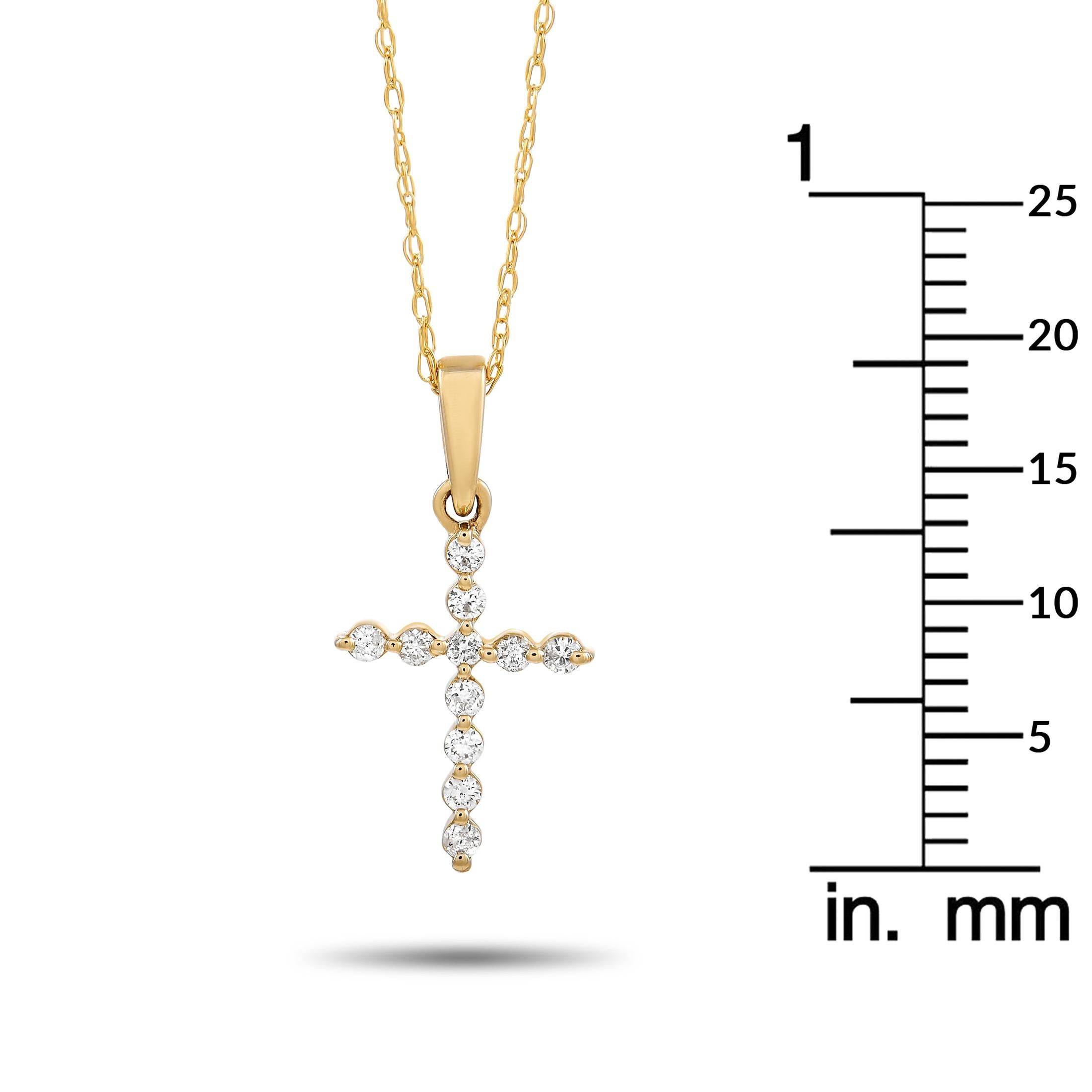 LB Exclusive Collana con croce in oro giallo 14K e diamanti da 0,09 carati In condizioni Nuovo a Southampton, PA
