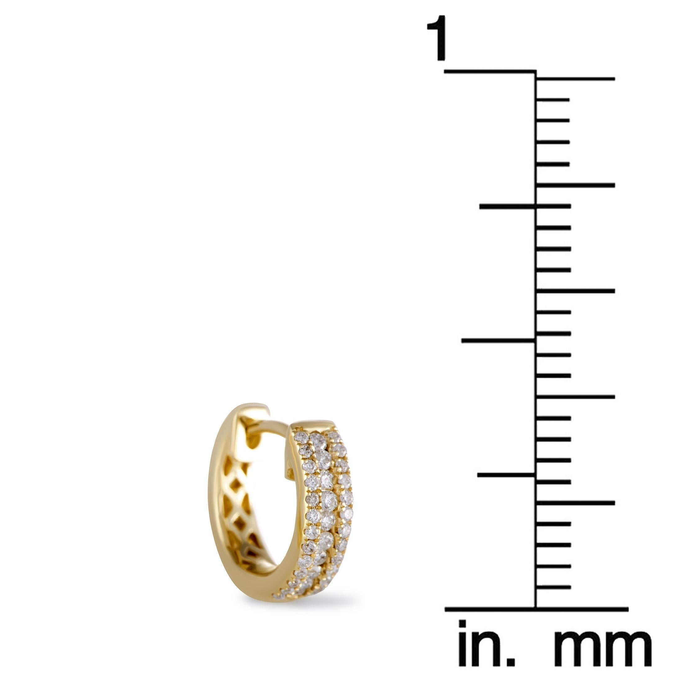 LB Exclusive 14K Yellow Gold 0.35 ct Diamond Small Hoop Huggies Earrings In New Condition In Southampton, PA