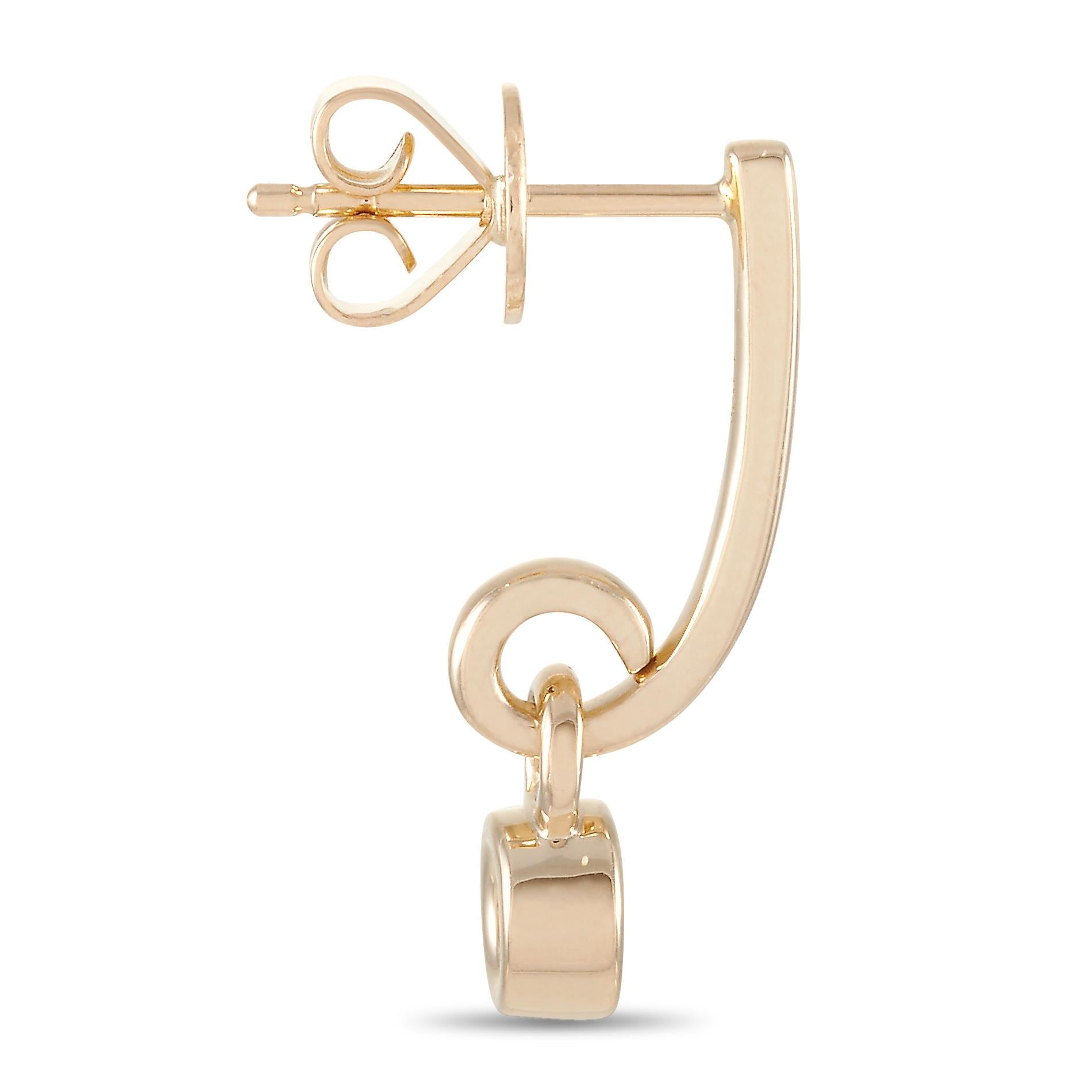 Ces boucles d'oreilles LB Exclusive sont faites d'or jaune 14K et embellies de diamants qui totalisent 0.40 carats. Les boucles d'oreilles mesurent 0,75