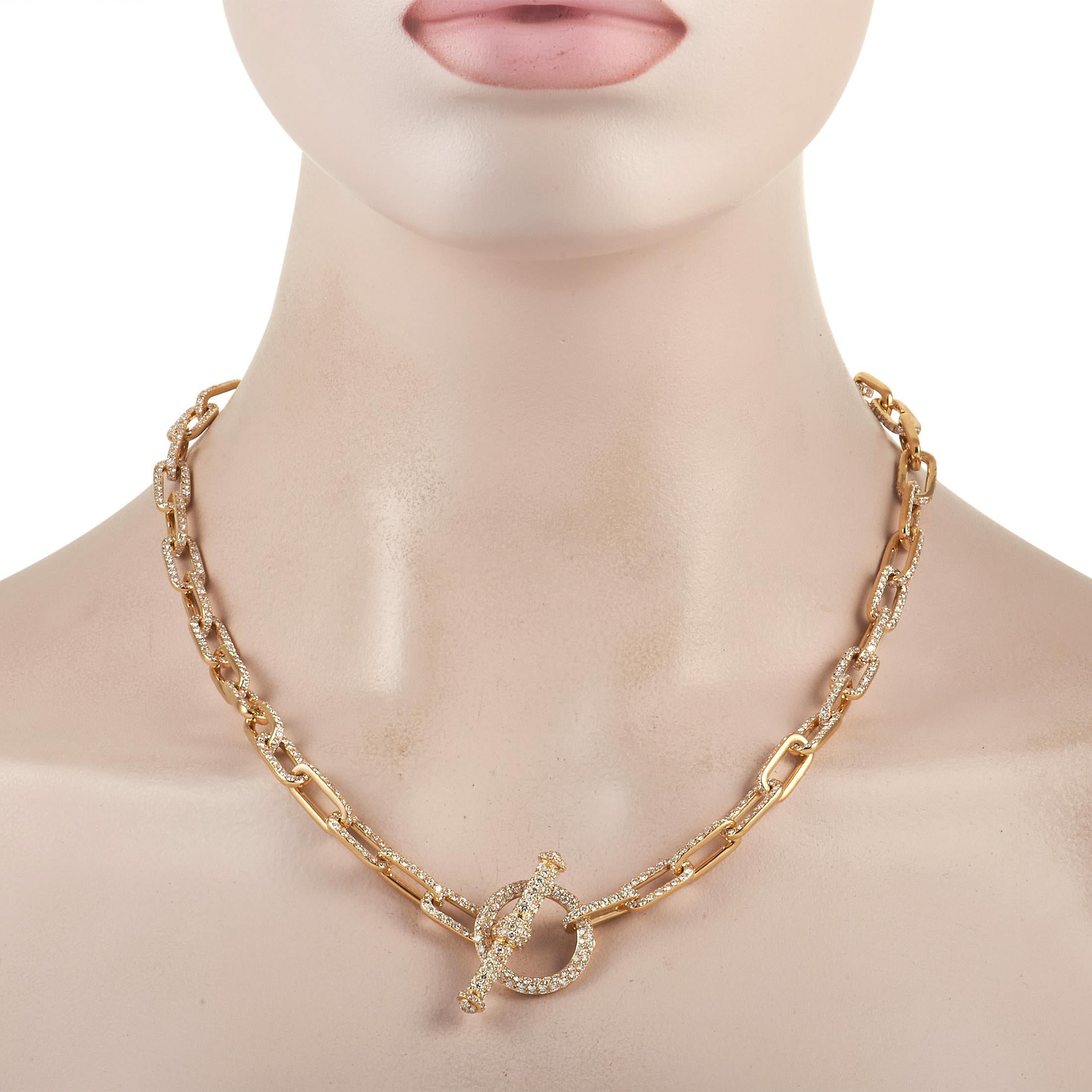 Channel an edgy-glam vibe with this LB Exclusive 14K Yellow Gold 20.37 ct Diamond Link Necklace. It features a link chain necklace measuring 21 inches long. Each link comes adorned with glittering diamonds. It is secured by a diamond-embellished