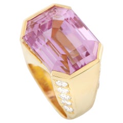 LB Exclusive 18 Karat Gold 2.05 Carat Diamond and 20.05 Carat Kunzite Ring