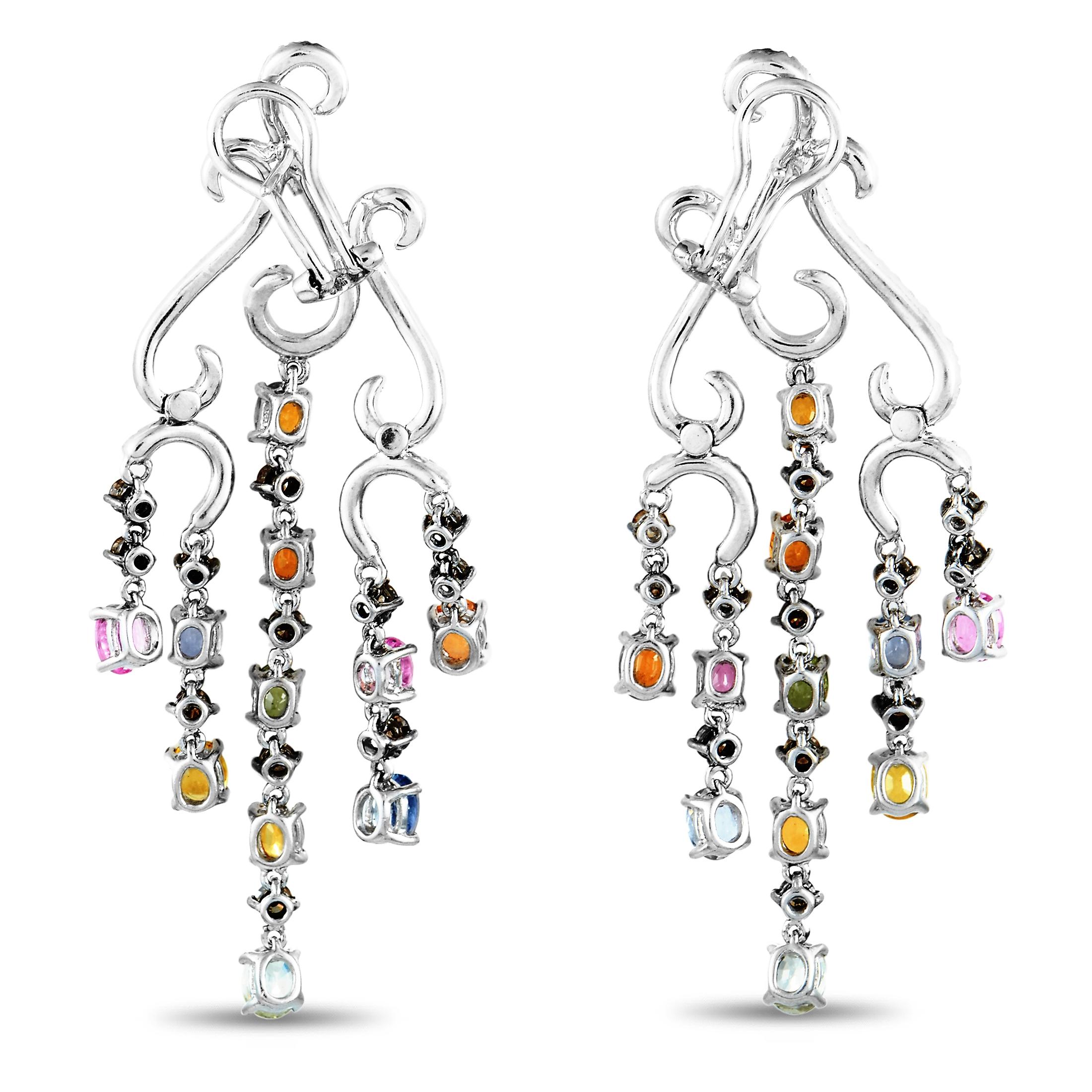 Questi orecchini pendenti LB Exclusive sono realizzati in oro bianco 18 carati e pesano 10,7 grammi ciascuno. Misurano 2,5